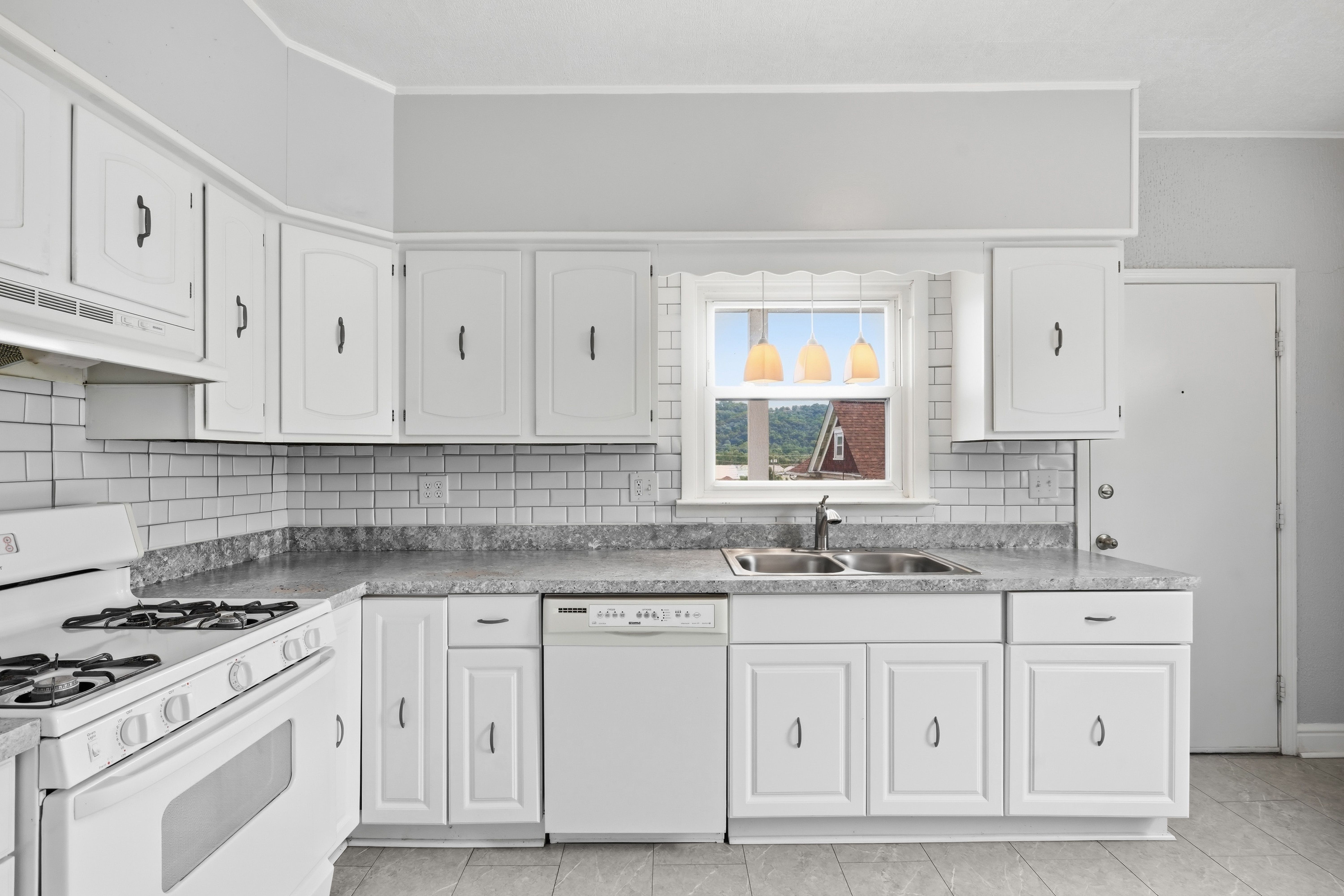  636 1/2 Fifth Avenue, Coraopolis, PA 15108 - 物件實景
