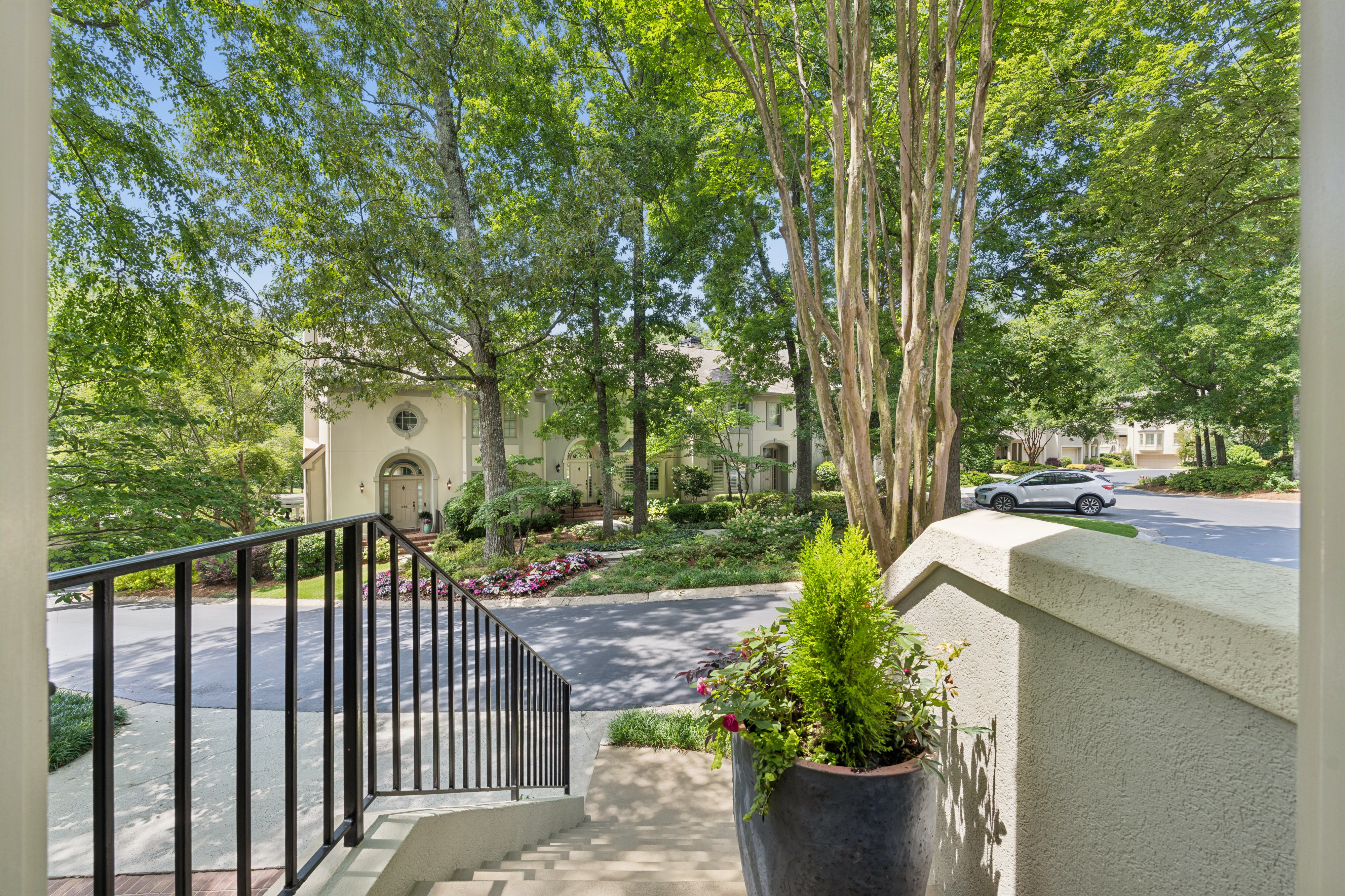  Carefully Curated End Unit Townhome in the Heart of Brookhaven - 物件實景