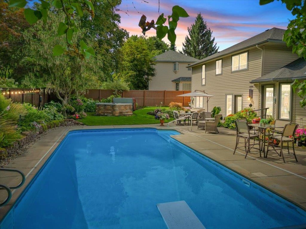 Spokane, Washington, 99223, United States, 5 Bedrooms Bedrooms, ,4 BathroomsBathrooms,Residential,For Sale,1988126