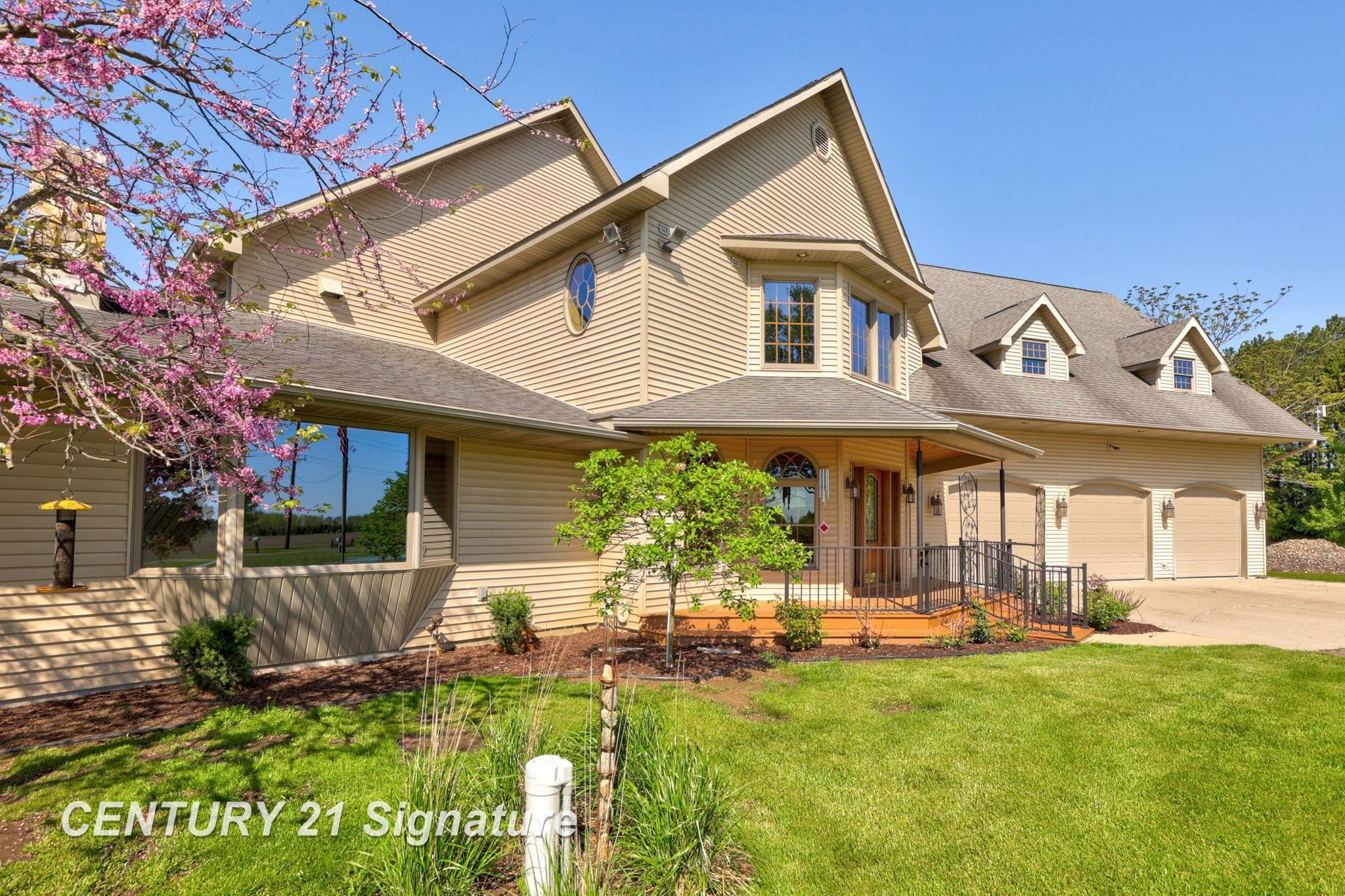 Hemlock, Michigan, 48626, United States, 6 Bedrooms Bedrooms, ,5 BathroomsBathrooms,Residential,For Sale,1984080