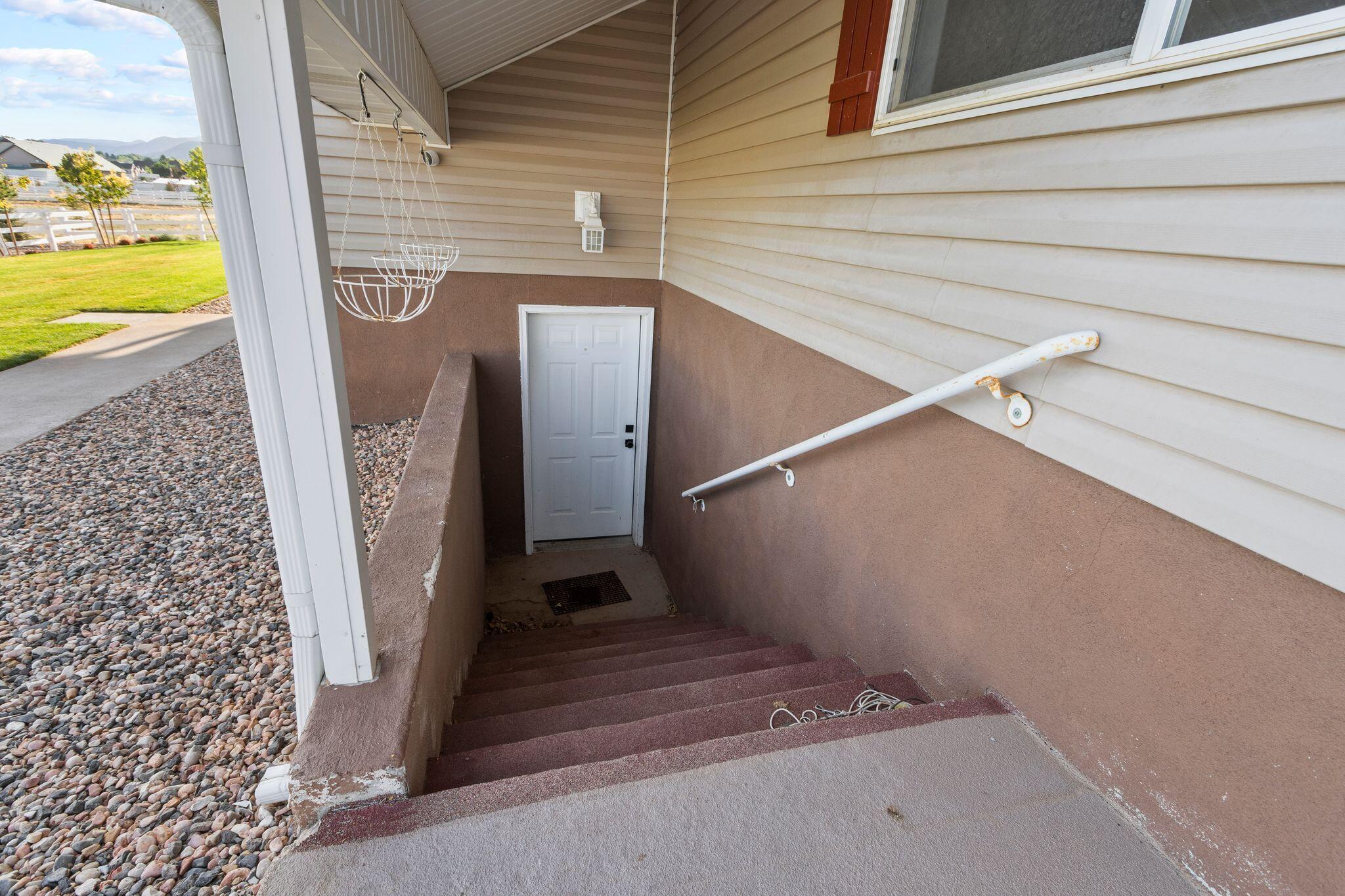 Parowan, Utah, 84761, United States, 6 Bedrooms Bedrooms, ,5 BathroomsBathrooms,Residential,For Sale,1995430