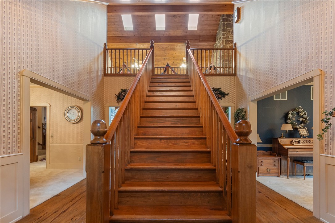 Harrison, Arkansas, 72601, United States, 7 Bedrooms Bedrooms, ,5 BathroomsBathrooms,Residential,For Sale,1850166