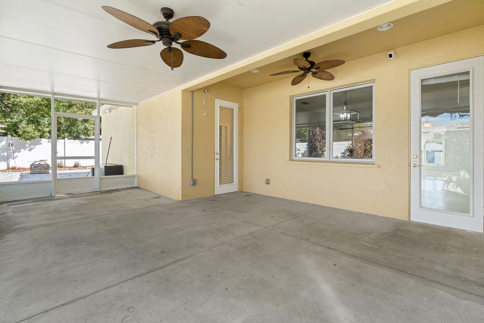 Largo, Florida, 33771, United States, 5 Bedrooms Bedrooms, ,3 BathroomsBathrooms,Residential,For Sale,1980944