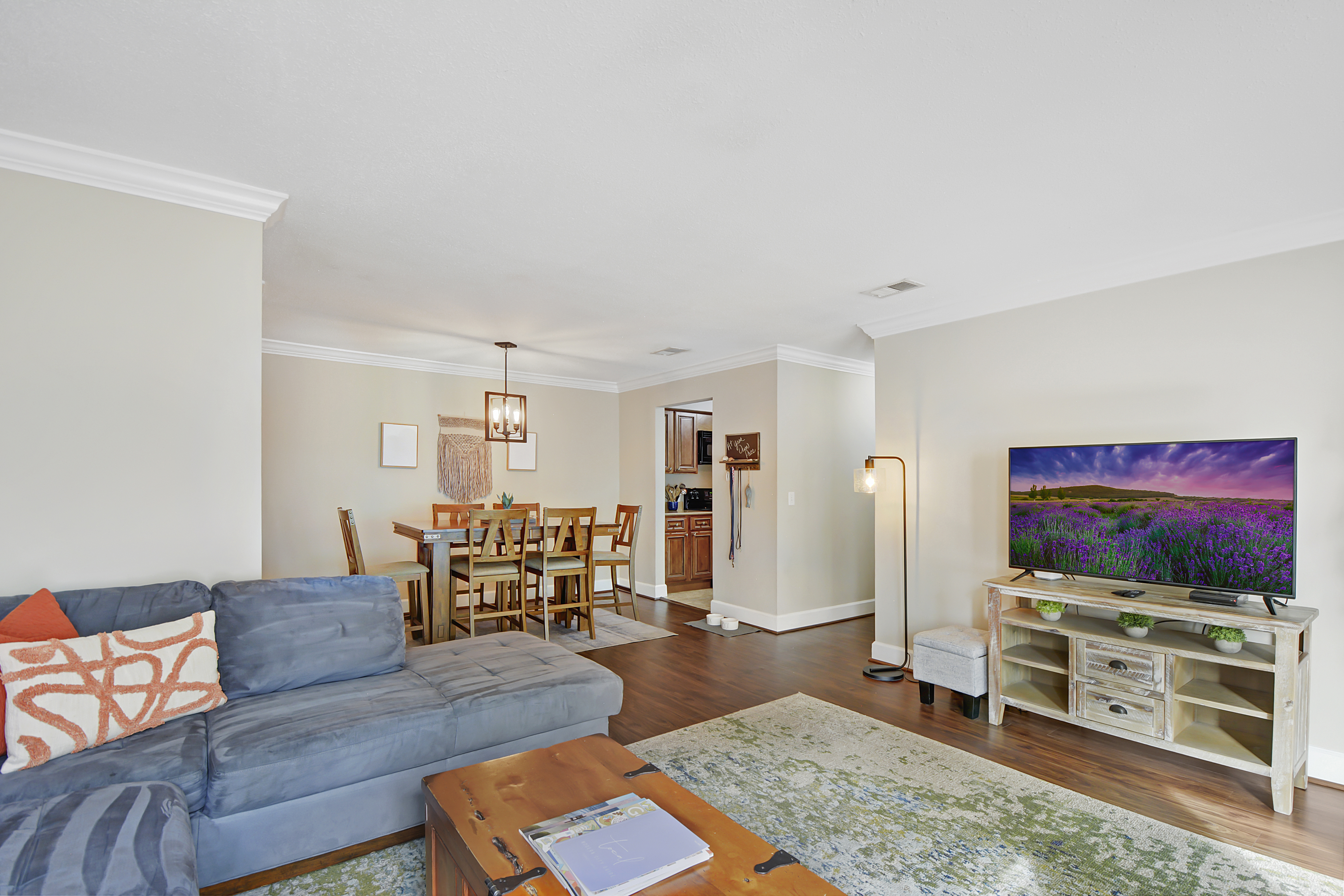  2511 Demere Road #8 - 物件實景