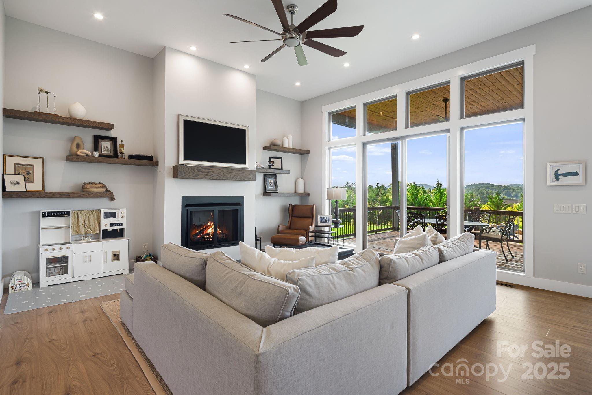 Mills River, North Carolina, 28759, United States, 3 Bedrooms Bedrooms, ,3 BathroomsBathrooms,Residential,For Sale,1992072