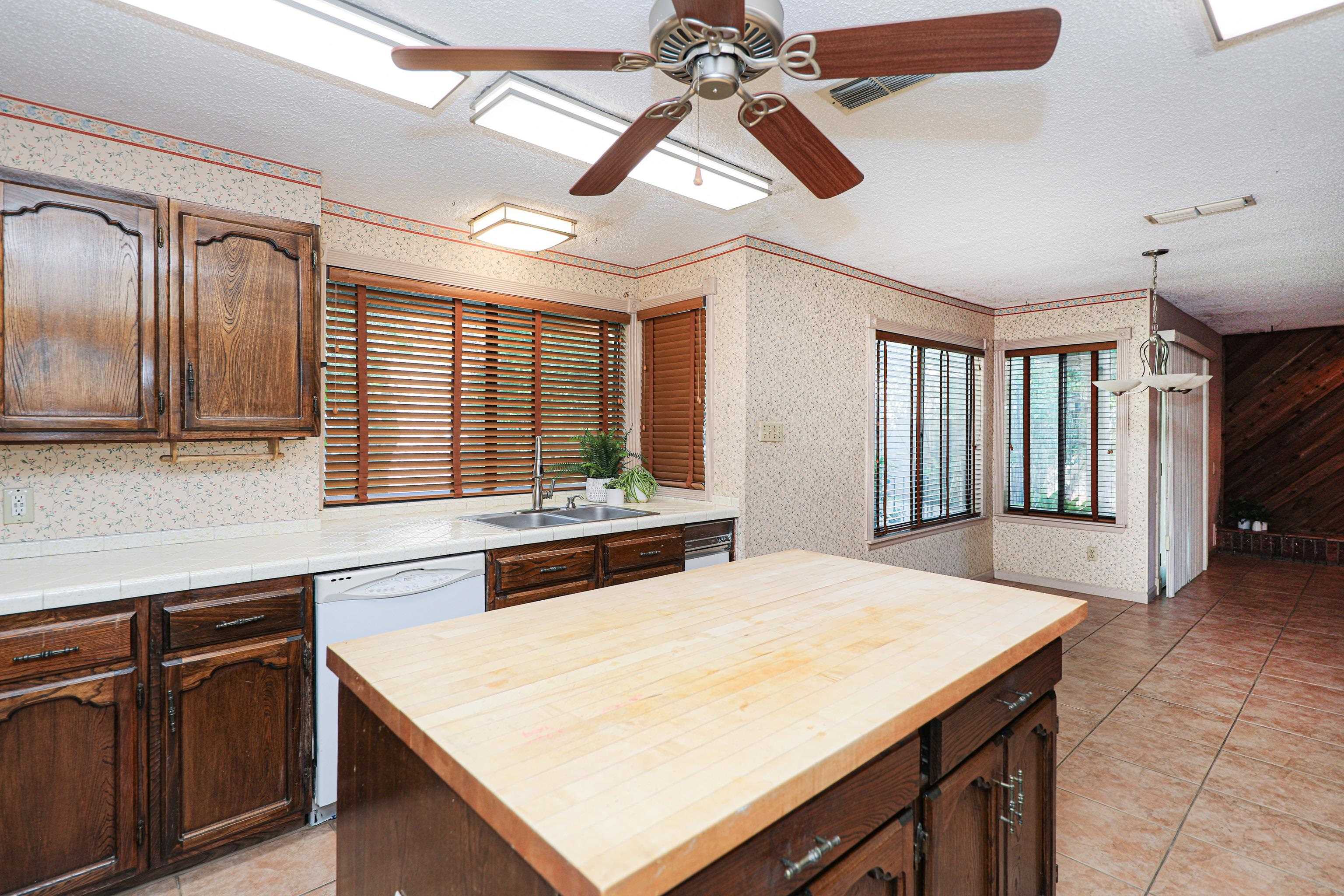 LAREDO, Texas, 78041, United States, 5 Bedrooms Bedrooms, ,3 BathroomsBathrooms,Residential,For Sale,1967607