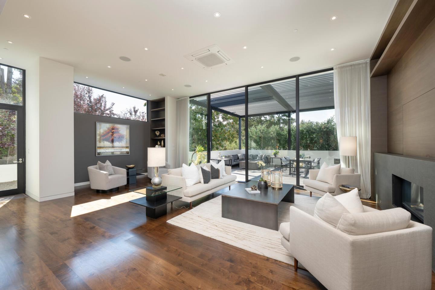 Hillsborough, California, 94010, United States, 4 Bedrooms Bedrooms, ,4 BathroomsBathrooms,Residential,For Sale,1940543