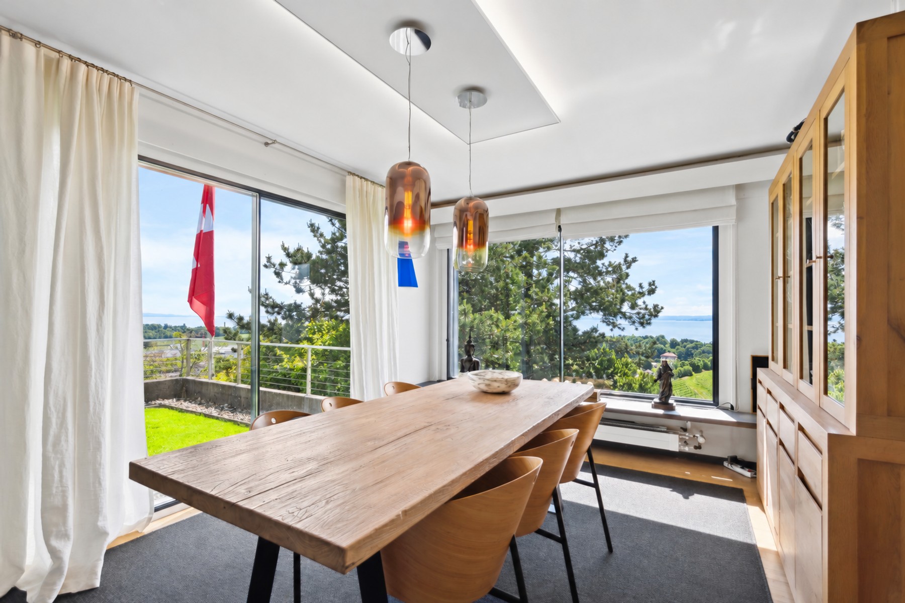  Contemporary villa with panoramic lake views and an indoor pool - 物件實景