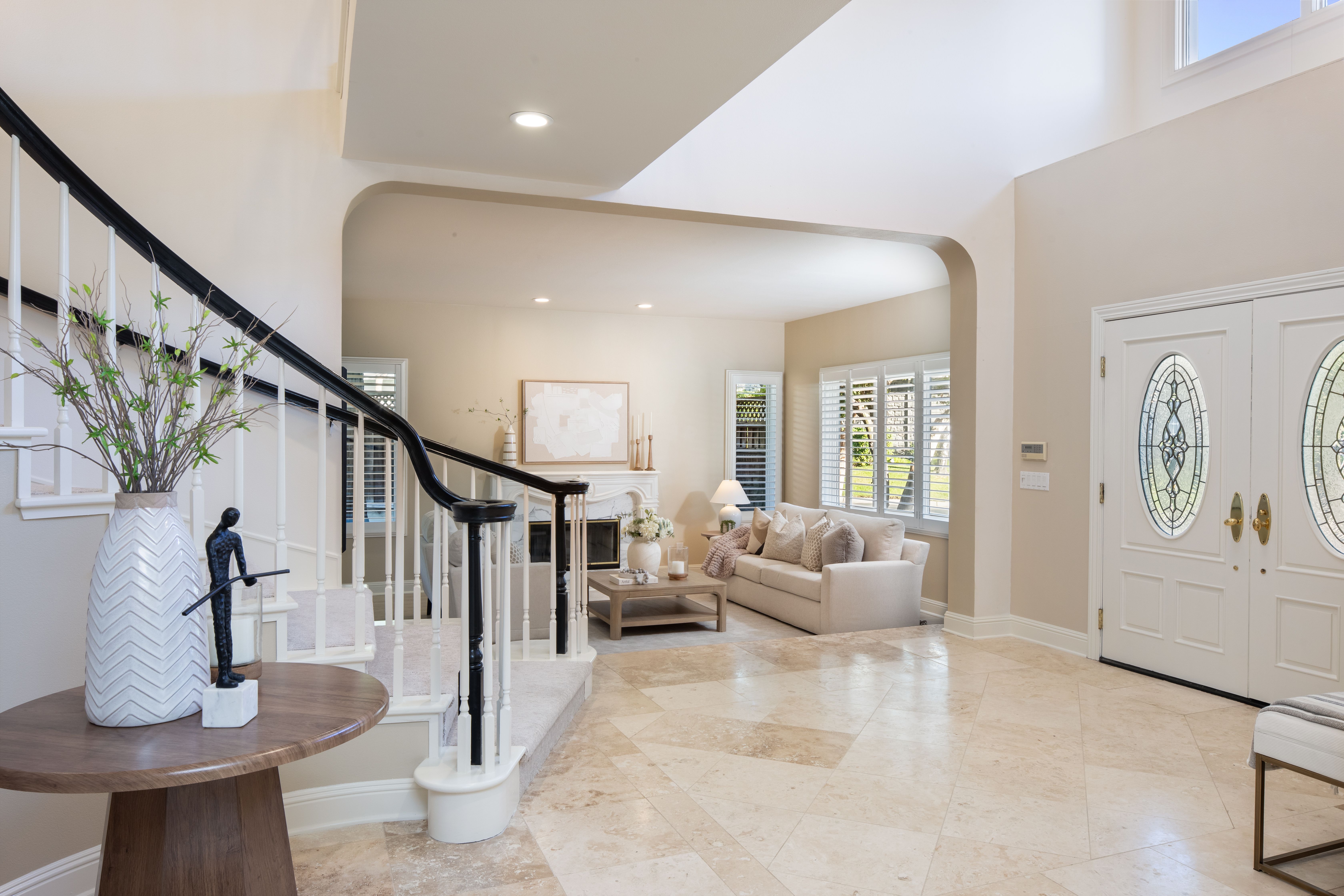  Grand Tudor Estate Offering Luxury Living in Gated Vineyard Heights - 物件實景
