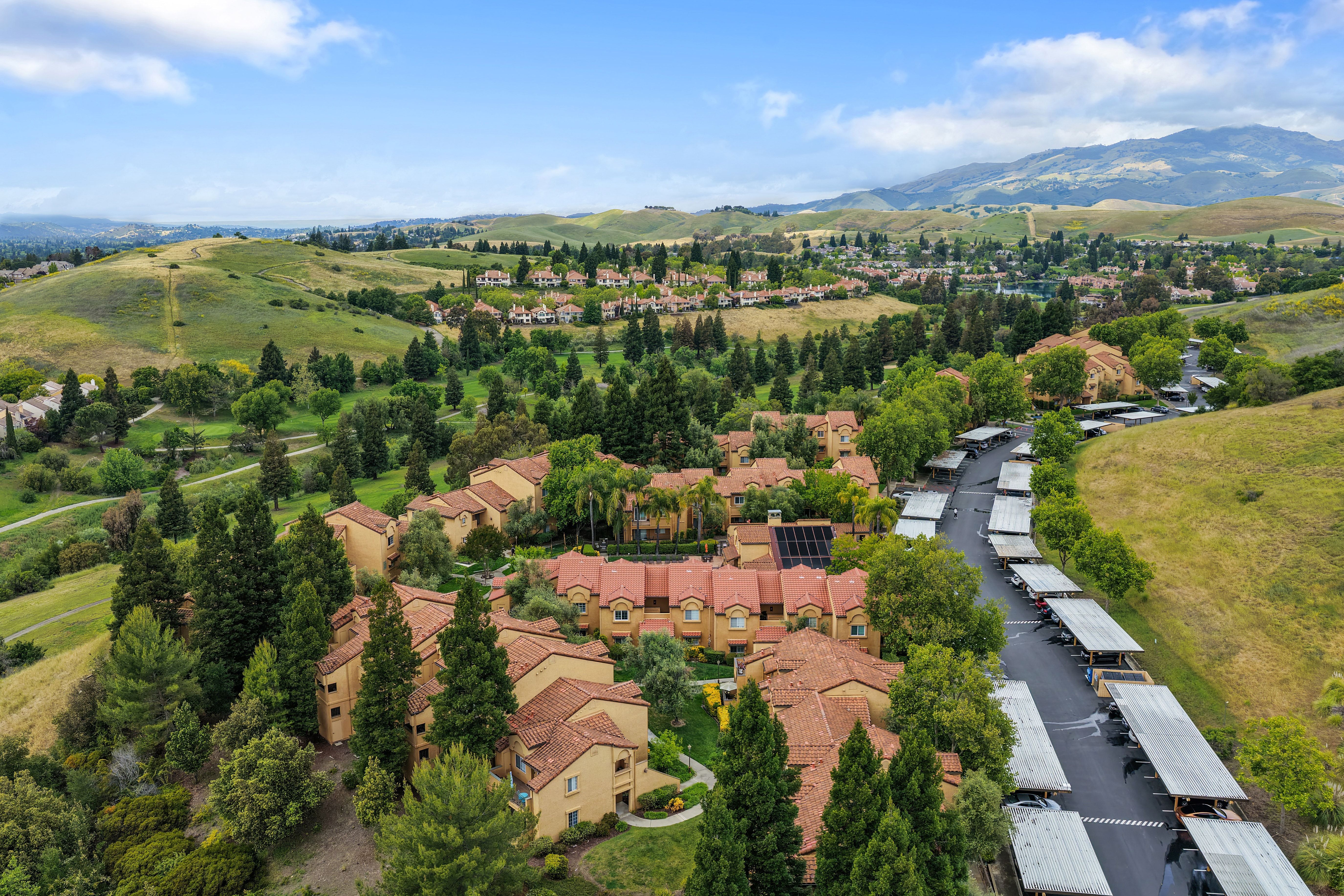  Top-Floor Luxury with Panoramic Canyon Lakes Views in Gated Siena Hills Retreat - 物件實景