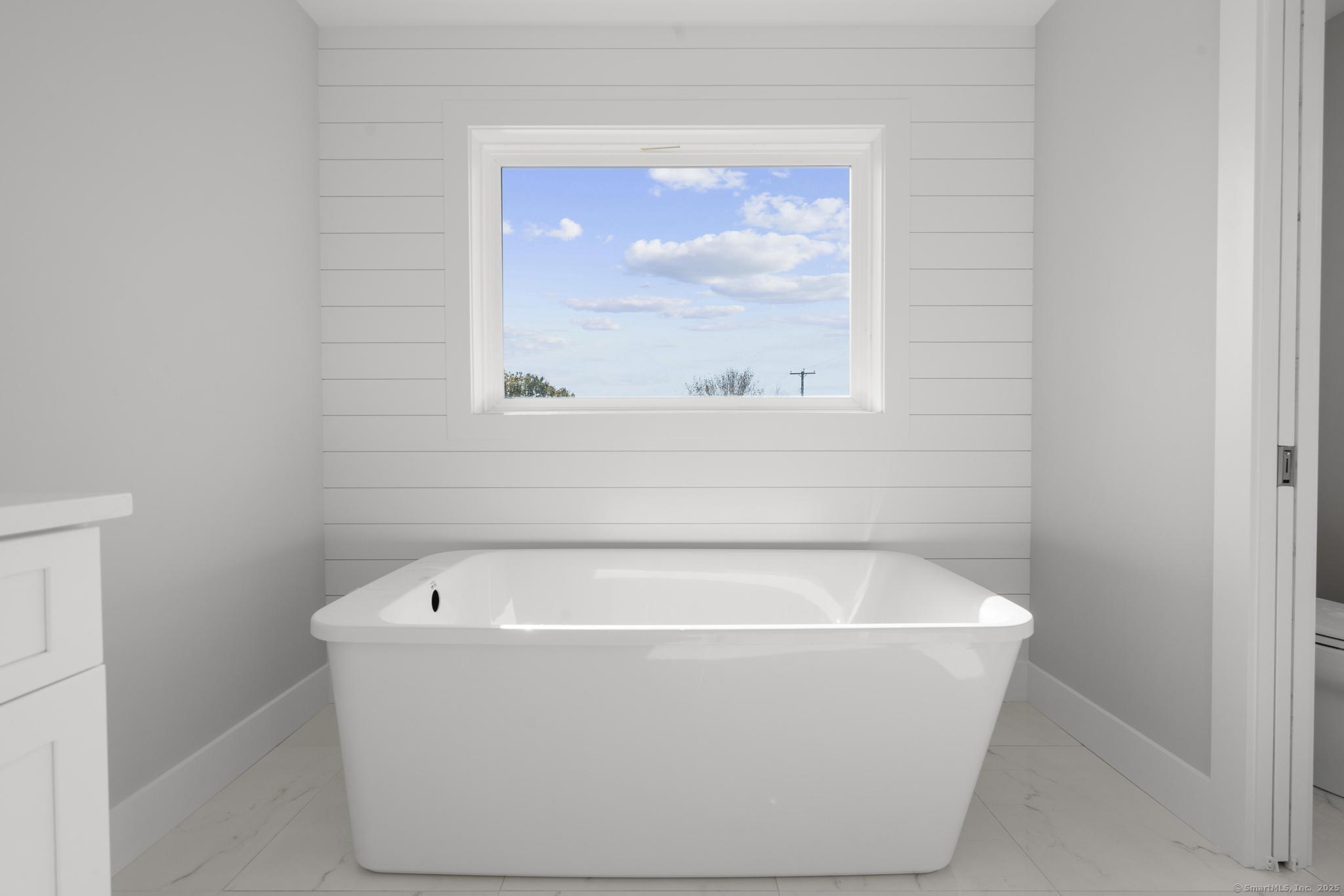 Milford, Connecticut, 06460, United States, 4 Bedrooms Bedrooms, ,4 BathroomsBathrooms,Residential,For Sale,1987652