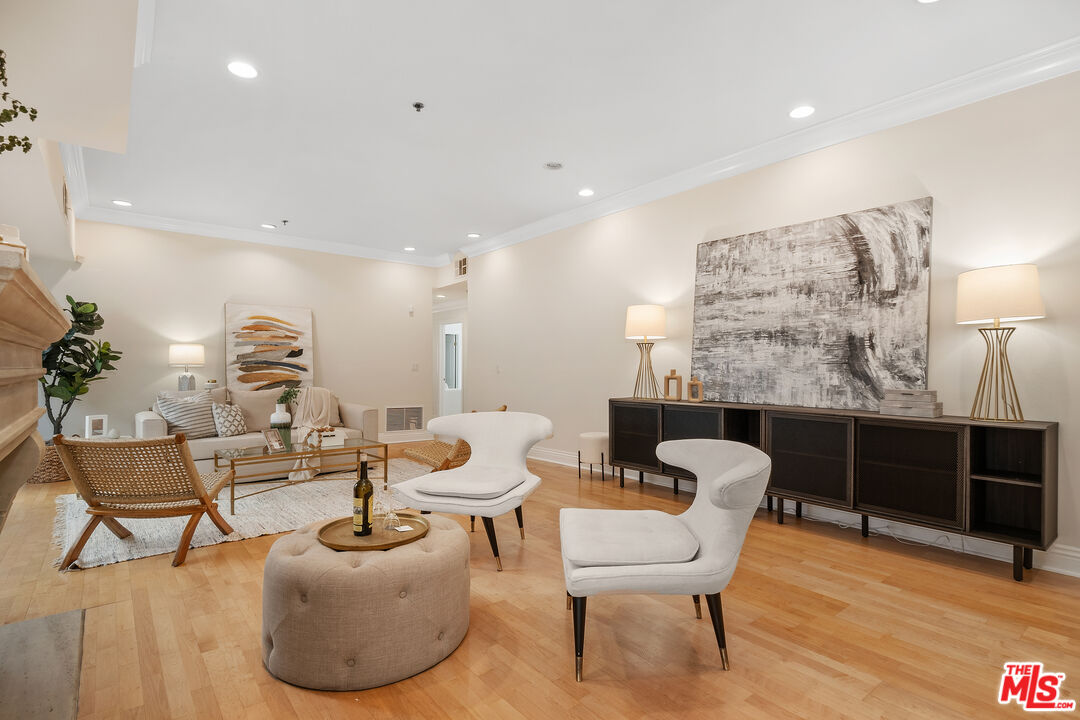 Los Angeles, California, 90049, United States, 3 Bedrooms Bedrooms, ,3 BathroomsBathrooms,Residential,For Sale,1876158