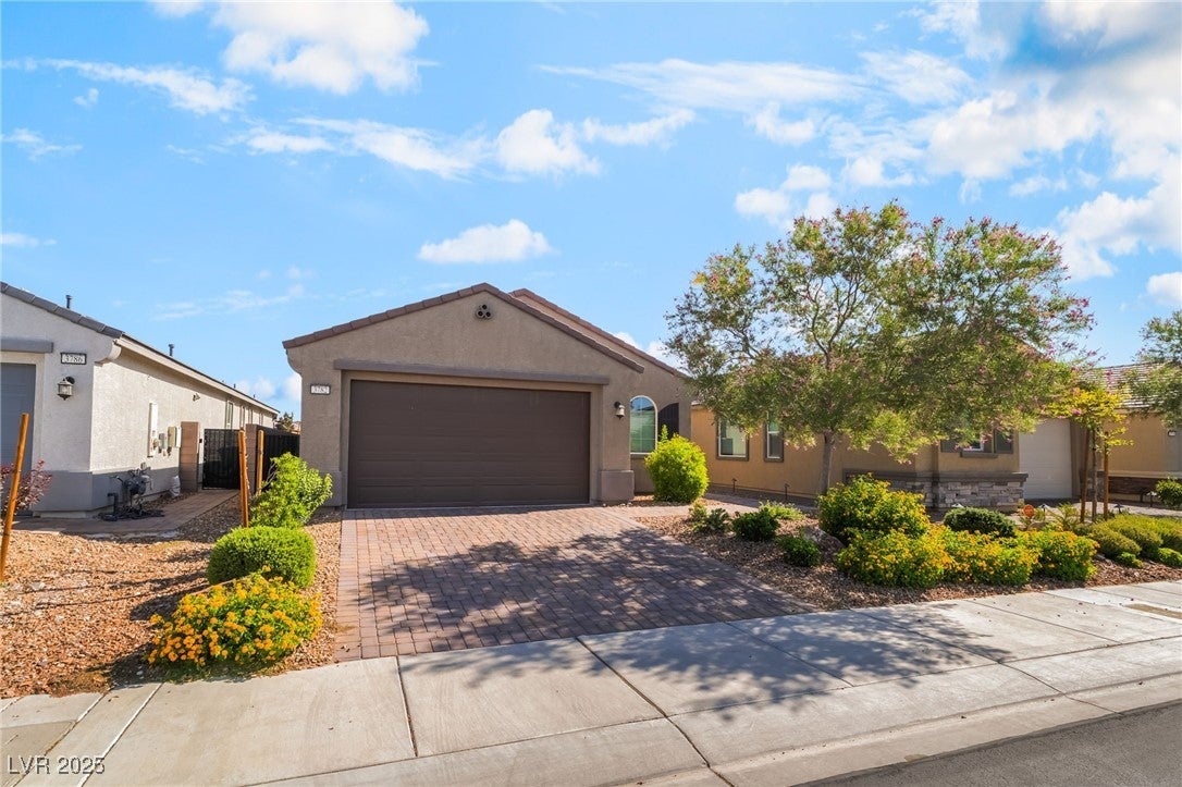 Henderson, Nevada, 89052, United States, 3 Bedrooms Bedrooms, ,2 BathroomsBathrooms,Residential,For Sale,1943155