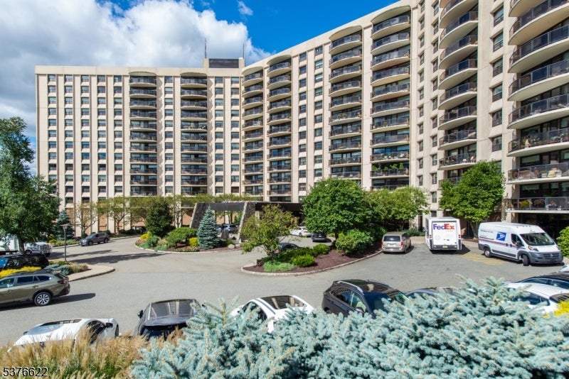 Verona Twp., New Jersey, 07044, United States, 2 Bedrooms Bedrooms, ,2 BathroomsBathrooms,Residential,For Sale,1976257