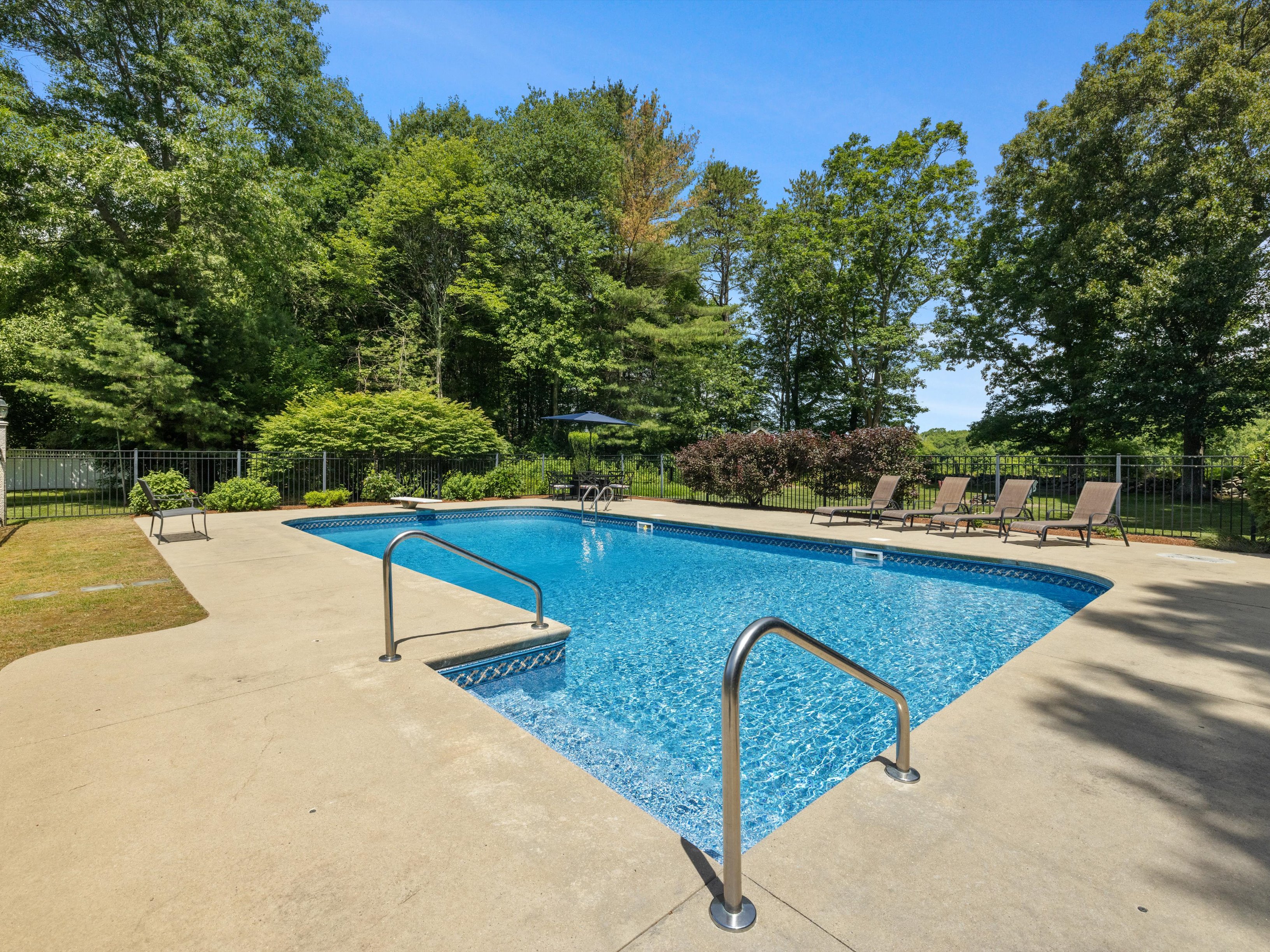  16 King Philip Path, Mendon, MA 01756 - 物件實景