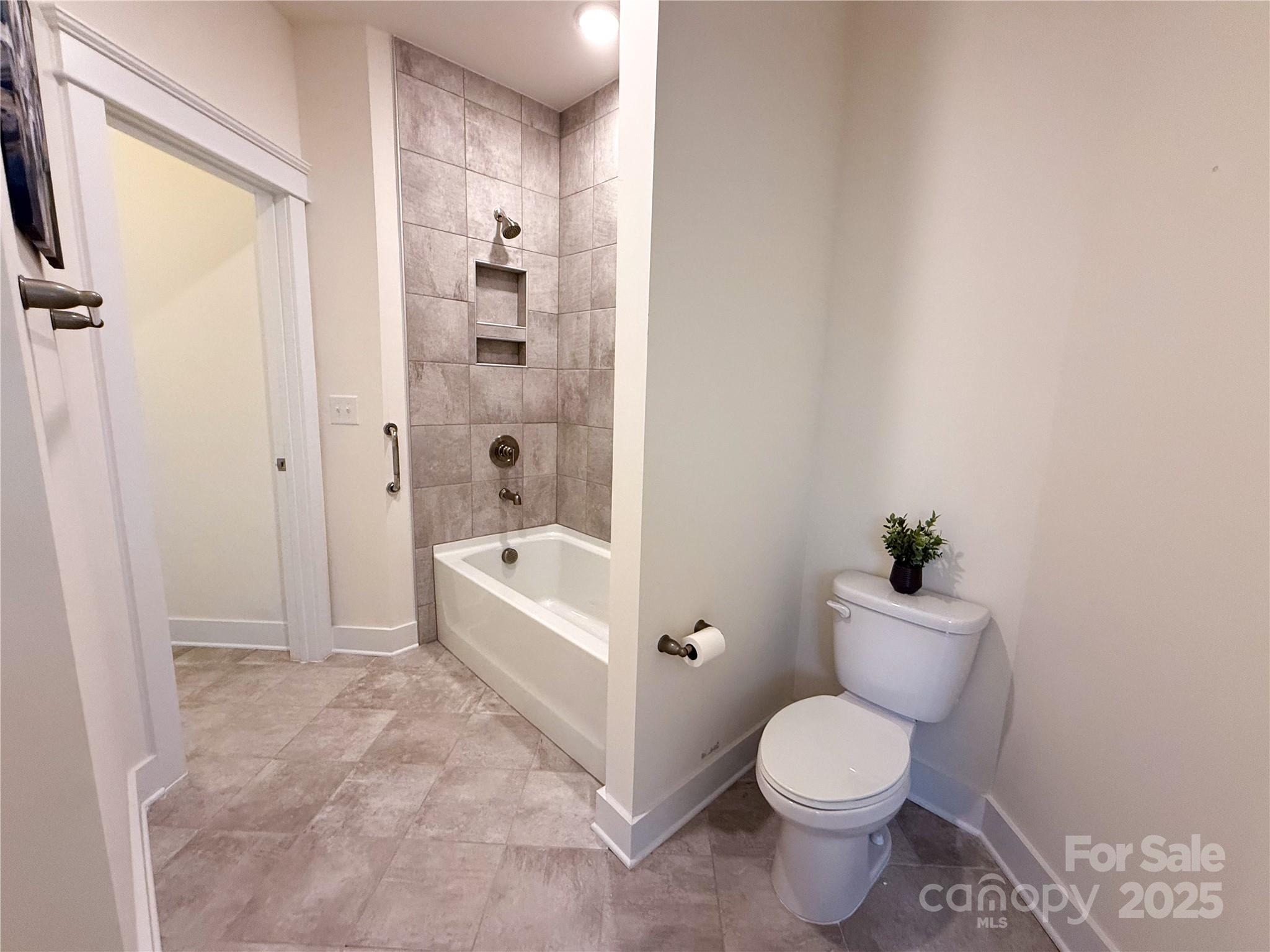 Huntersville, North Carolina, 28078, United States, 6 Bedrooms Bedrooms, ,5 BathroomsBathrooms,Residential,For Sale,1988370