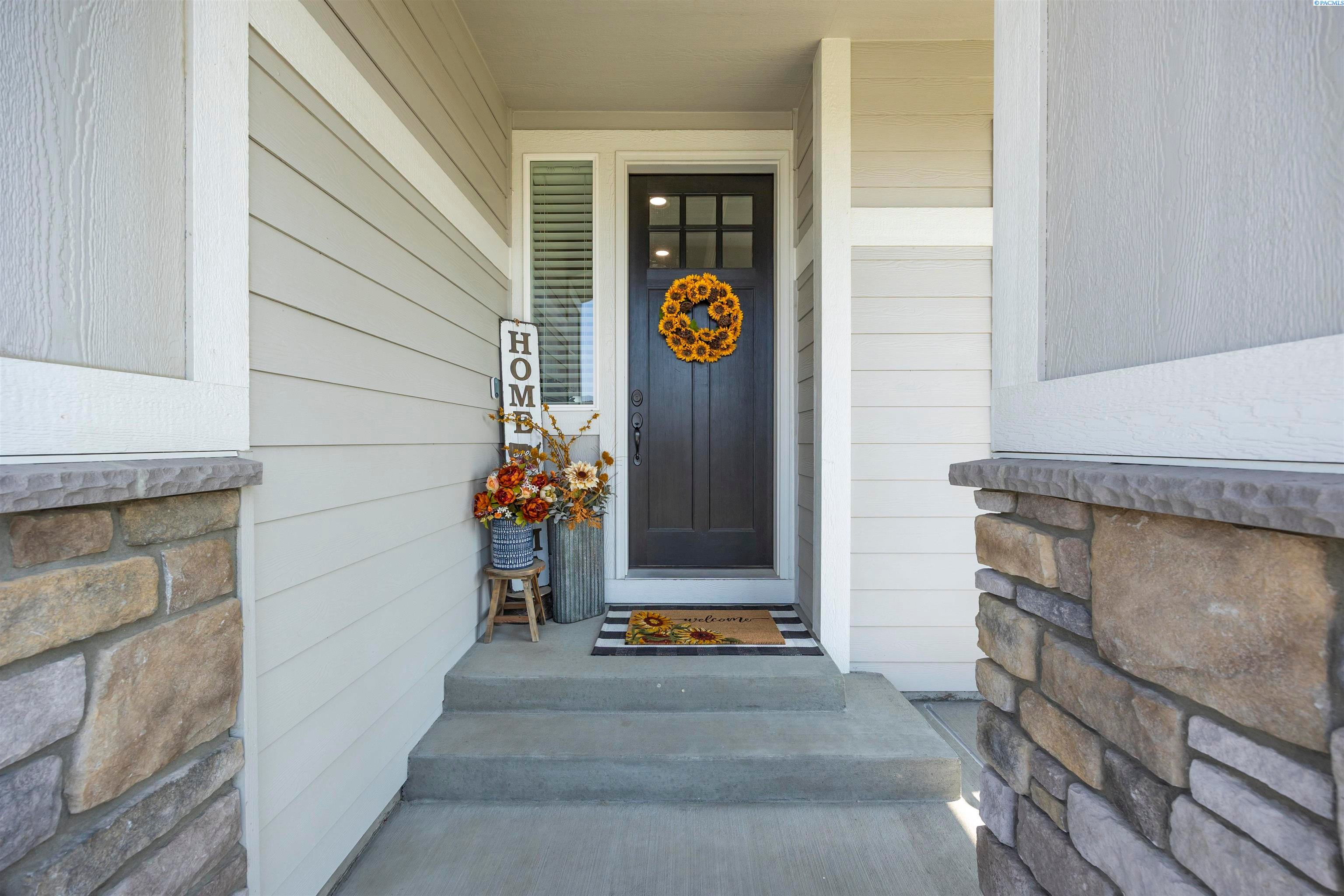 Kennewick, Washington, 99338, United States, 4 Bedrooms Bedrooms, ,3 BathroomsBathrooms,Residential,For Sale,1977201