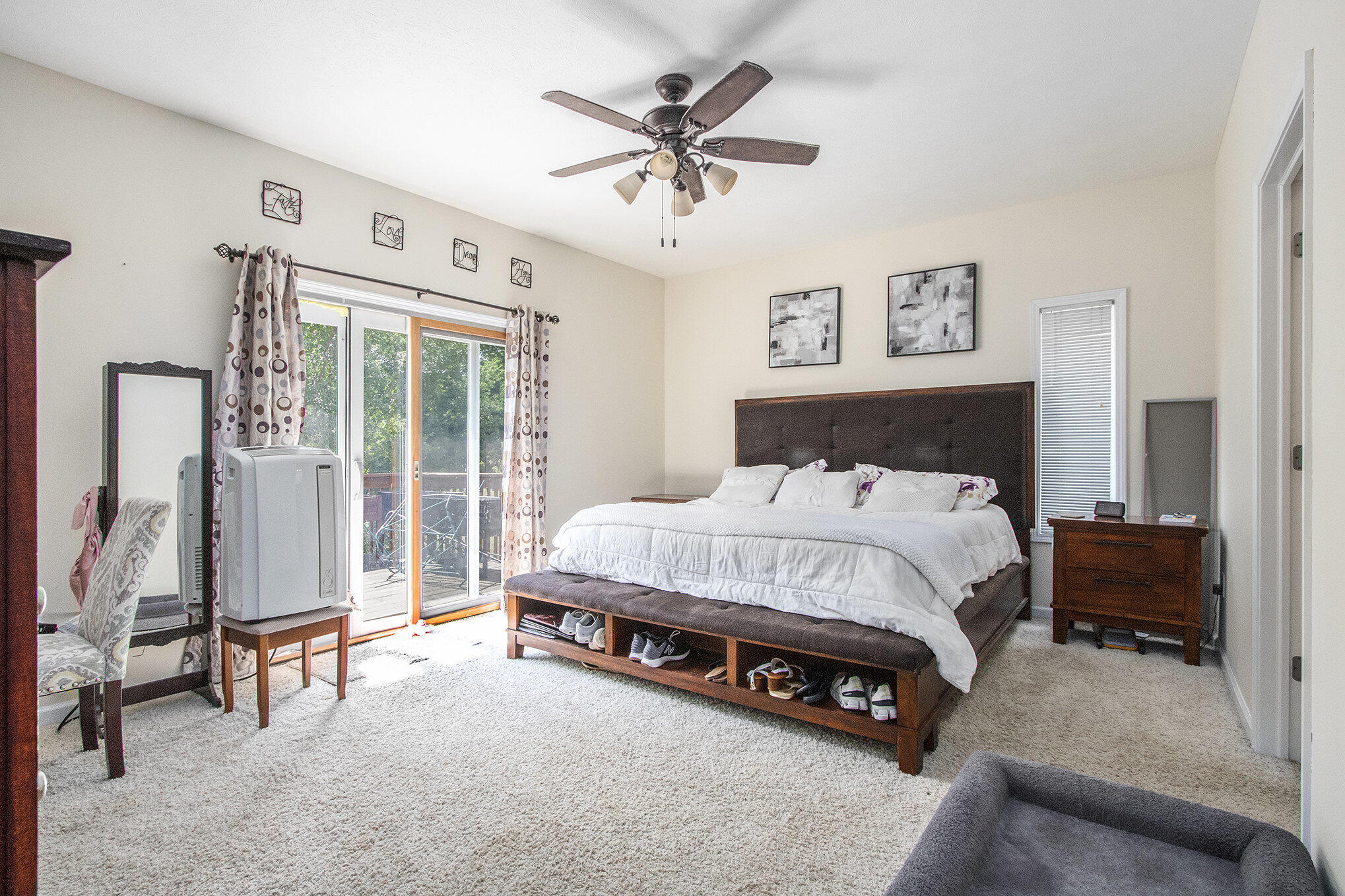 Edwardsburg, Michigan, 49112, United States, 6 Bedrooms Bedrooms, ,4 BathroomsBathrooms,Residential,For Sale,1940260