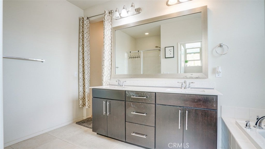 Santa Ana, California, 92703, United States, 4 Bedrooms Bedrooms, ,3 BathroomsBathrooms,Residential,For Sale,1793087