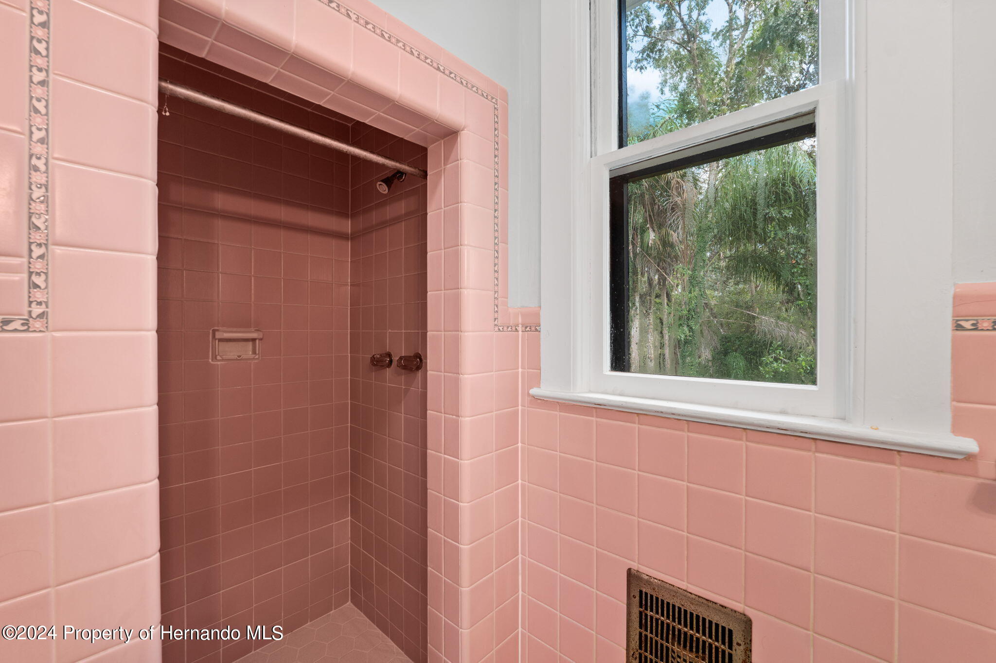 Brooksville, Florida, 34601, United States, 5 Bedrooms Bedrooms, ,3 BathroomsBathrooms,Residential,For Sale,1979543