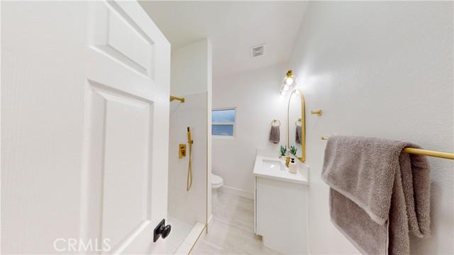 Los Angeles, California, 90018, United States, 4 Bedrooms Bedrooms, ,2 BathroomsBathrooms,Residential,For Sale,1977916