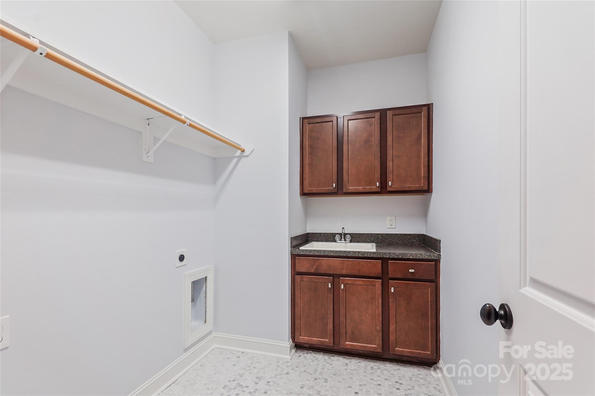 Fort Mill, South Carolina, 29708, United States, 5 Bedrooms Bedrooms, ,5 BathroomsBathrooms,Residential,For Sale,1896141