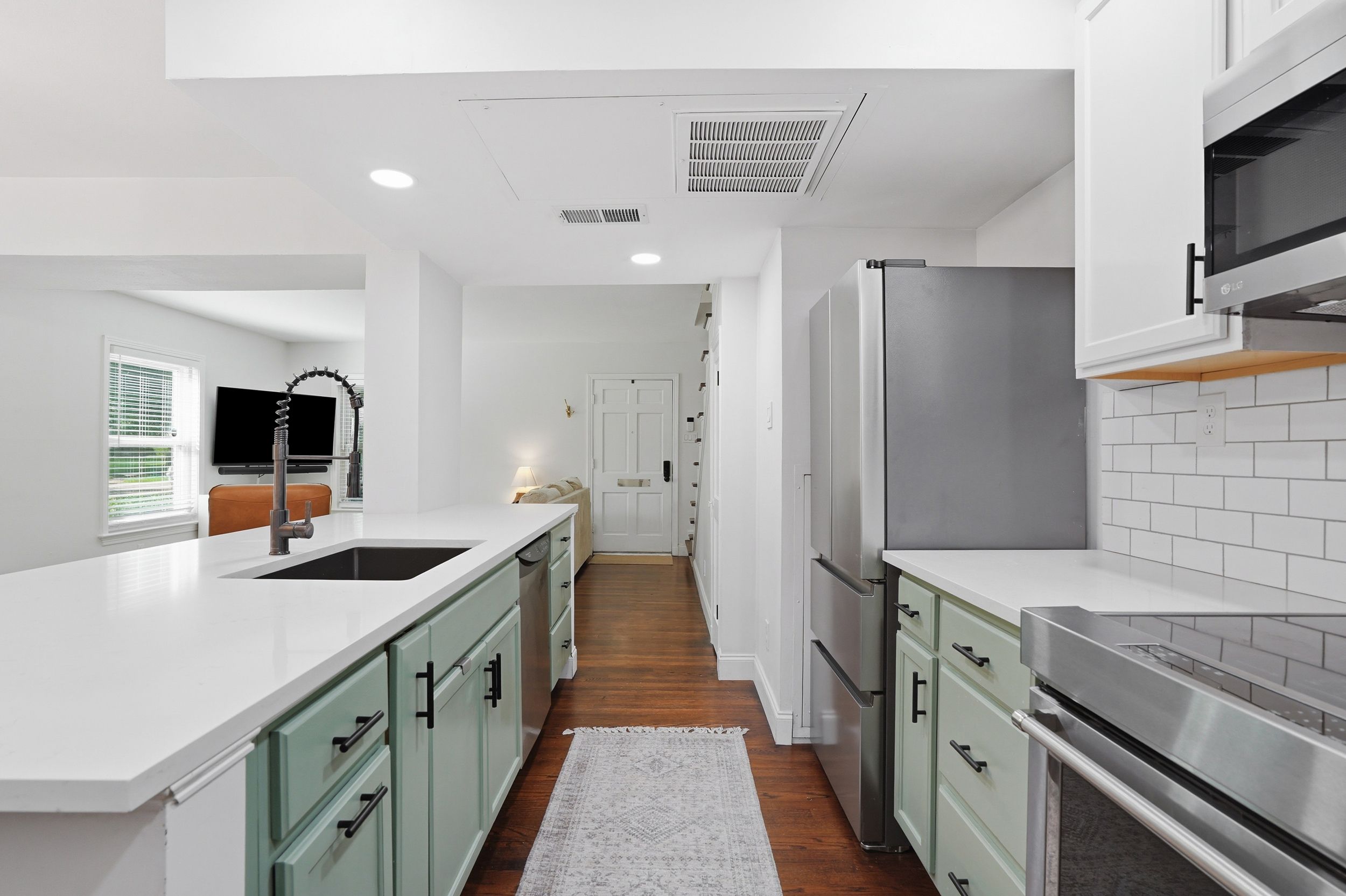  Rare Corner Unit Overlooking the Greenbelt in Sought-After Bordeaux Village - 物件實景