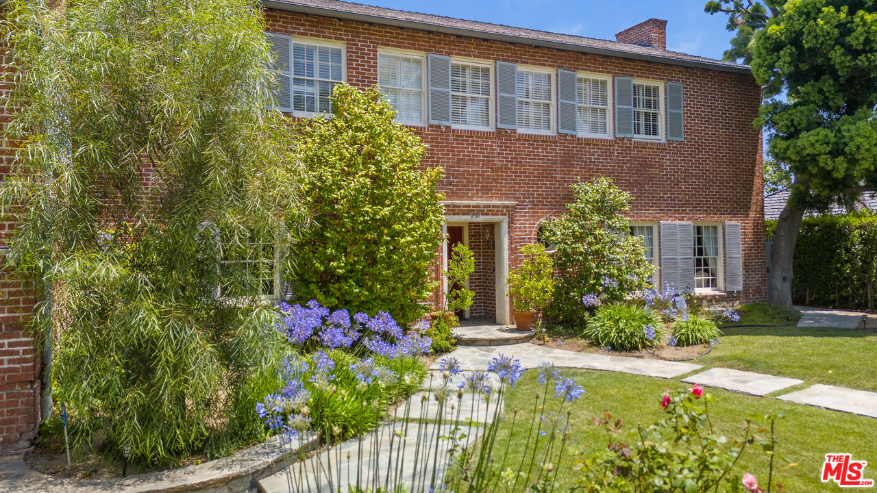 Los Angeles, California, 90004, United States, 6 Bedrooms Bedrooms, ,7 BathroomsBathrooms,Residential,For Sale,1907510