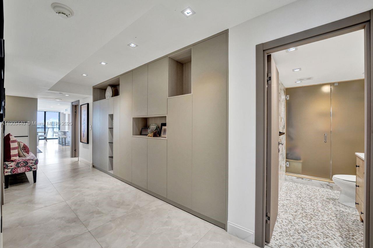 Aventura, Florida, 33180, United States, 4 Bedrooms Bedrooms, ,3 BathroomsBathrooms,Residential,For Sale,1989570