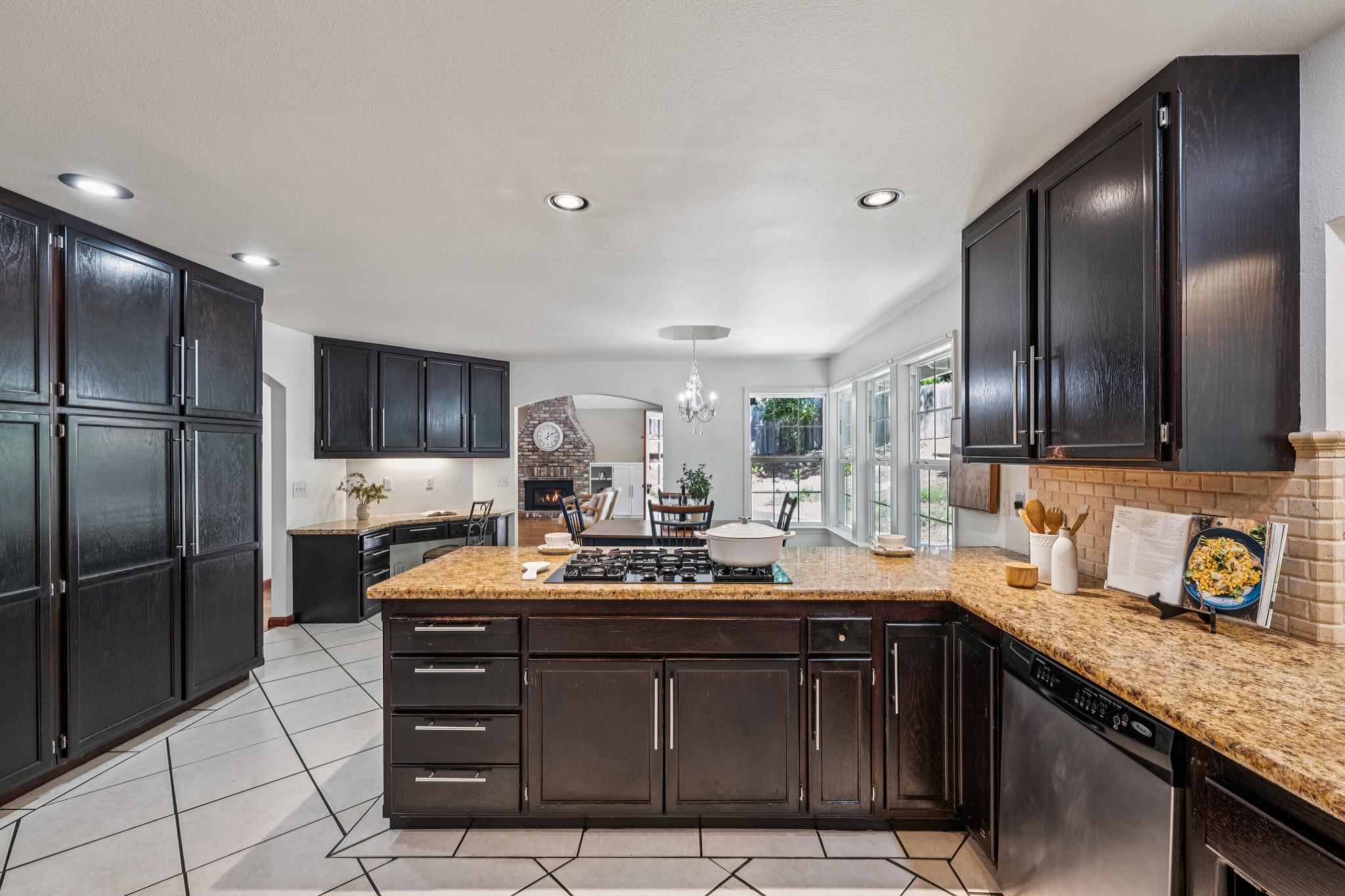  Elegant Northeast Santa Rosa Home on .5 Acres - 物件實景