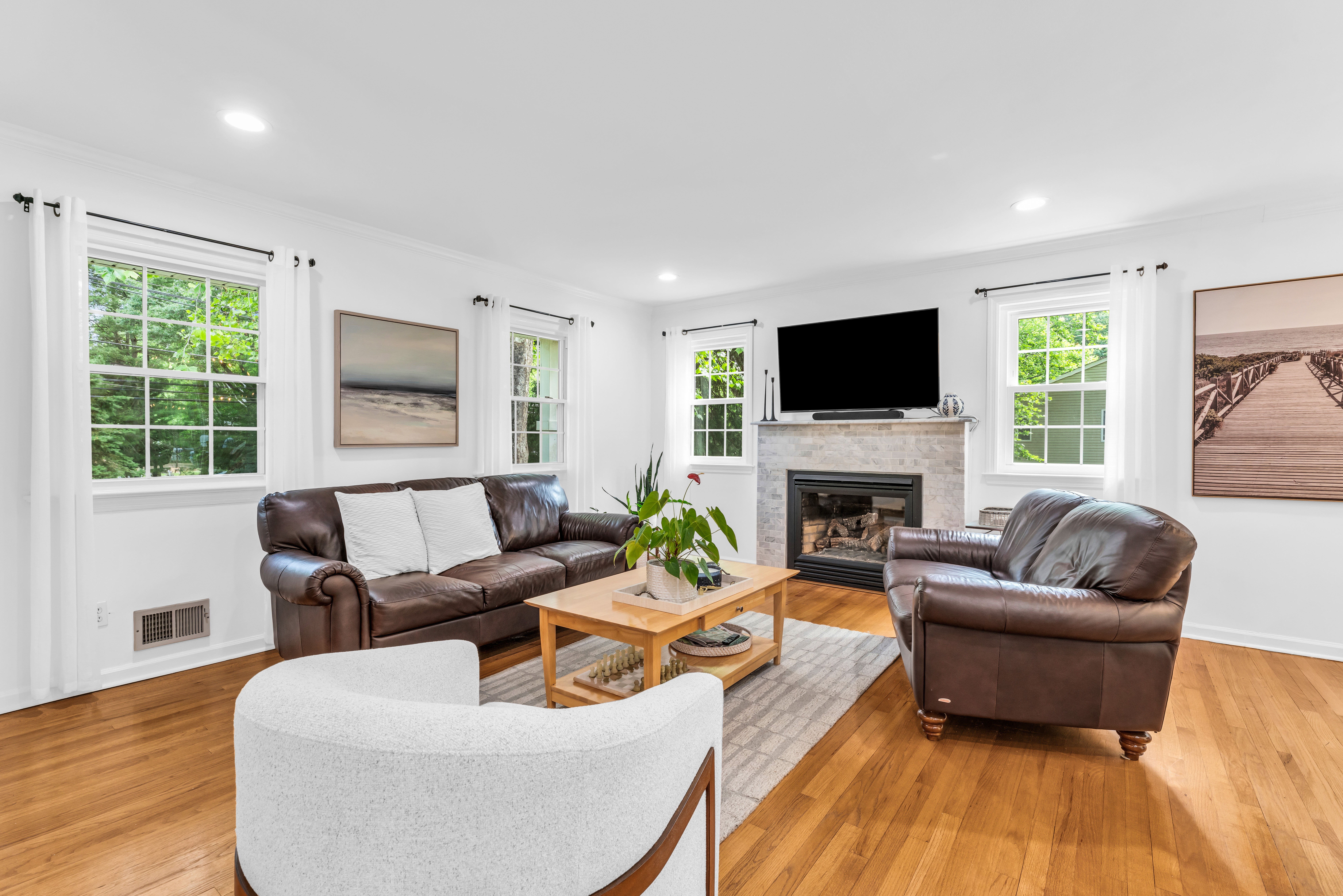  Beautiful Updated Bi-Level Home - 840 Nutswamp Road, Red Bank - 物件實景