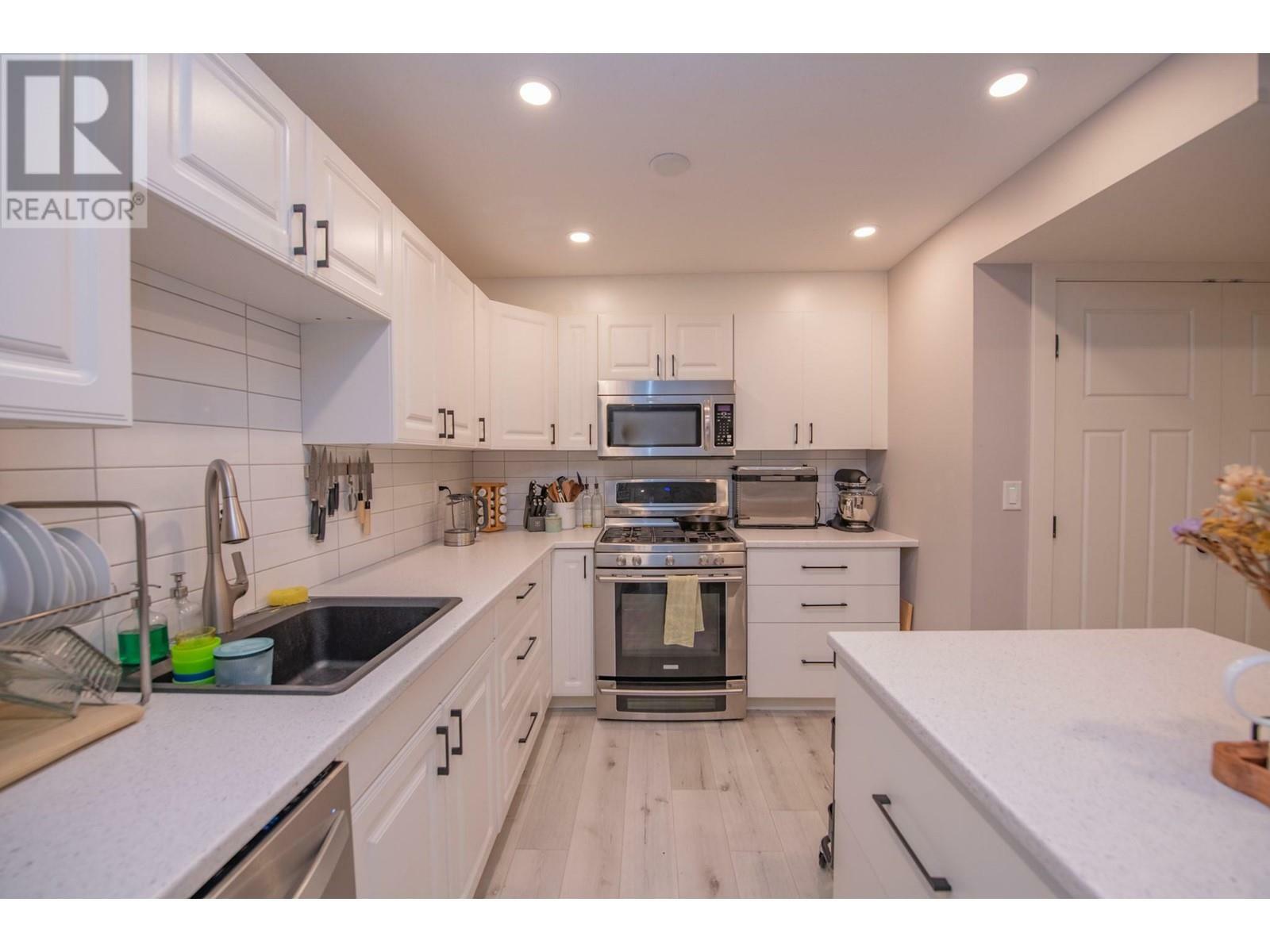 ARMSTRONG, British Columbia, V4Y 0X9, CA, 6 Bedrooms Bedrooms, ,3 BathroomsBathrooms,Residential,For Sale,1838697