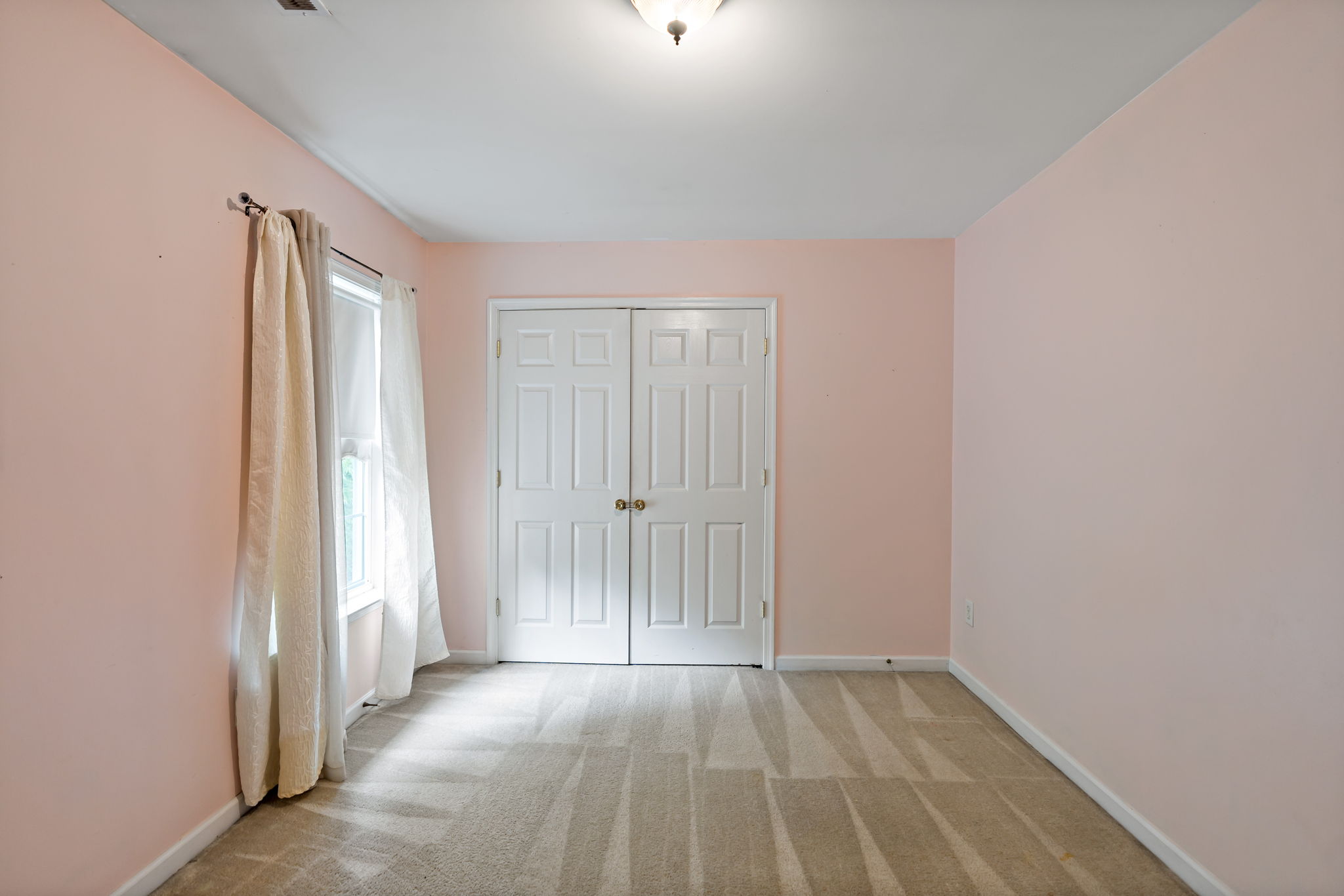 Martinsburg, West Virginia, 25403, United States, 4 Bedrooms Bedrooms, ,Residential,For Sale,1873550