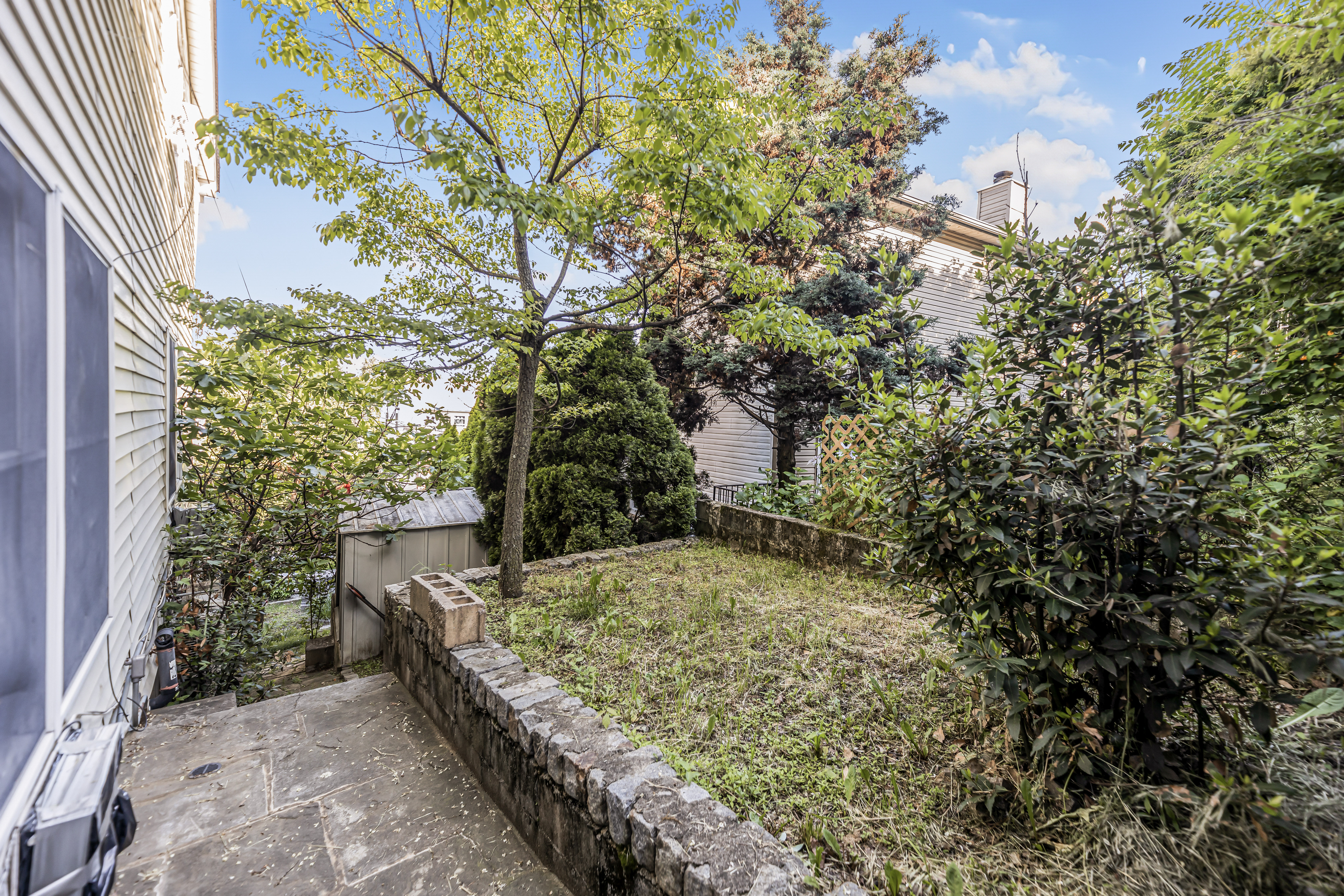 Yonkers, New York, 10703, United States, 4 Bedrooms Bedrooms, ,2 BathroomsBathrooms,Residential,For Sale,1825129