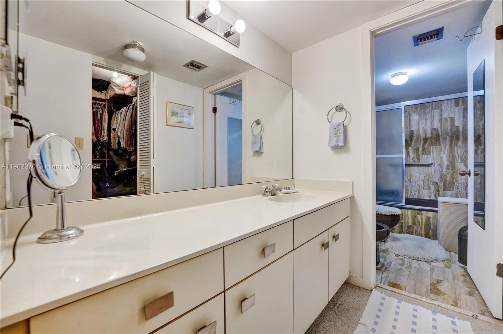 Key Biscayne, Florida, 33149, United States, 1 Bedroom Bedrooms, ,2 BathroomsBathrooms,Residential,For Sale,1971472