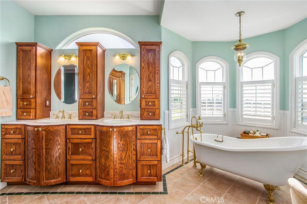 Cherry Valley, California, 92223, United States, 4 Bedrooms Bedrooms, ,4 BathroomsBathrooms,Residential,For Sale,1980244