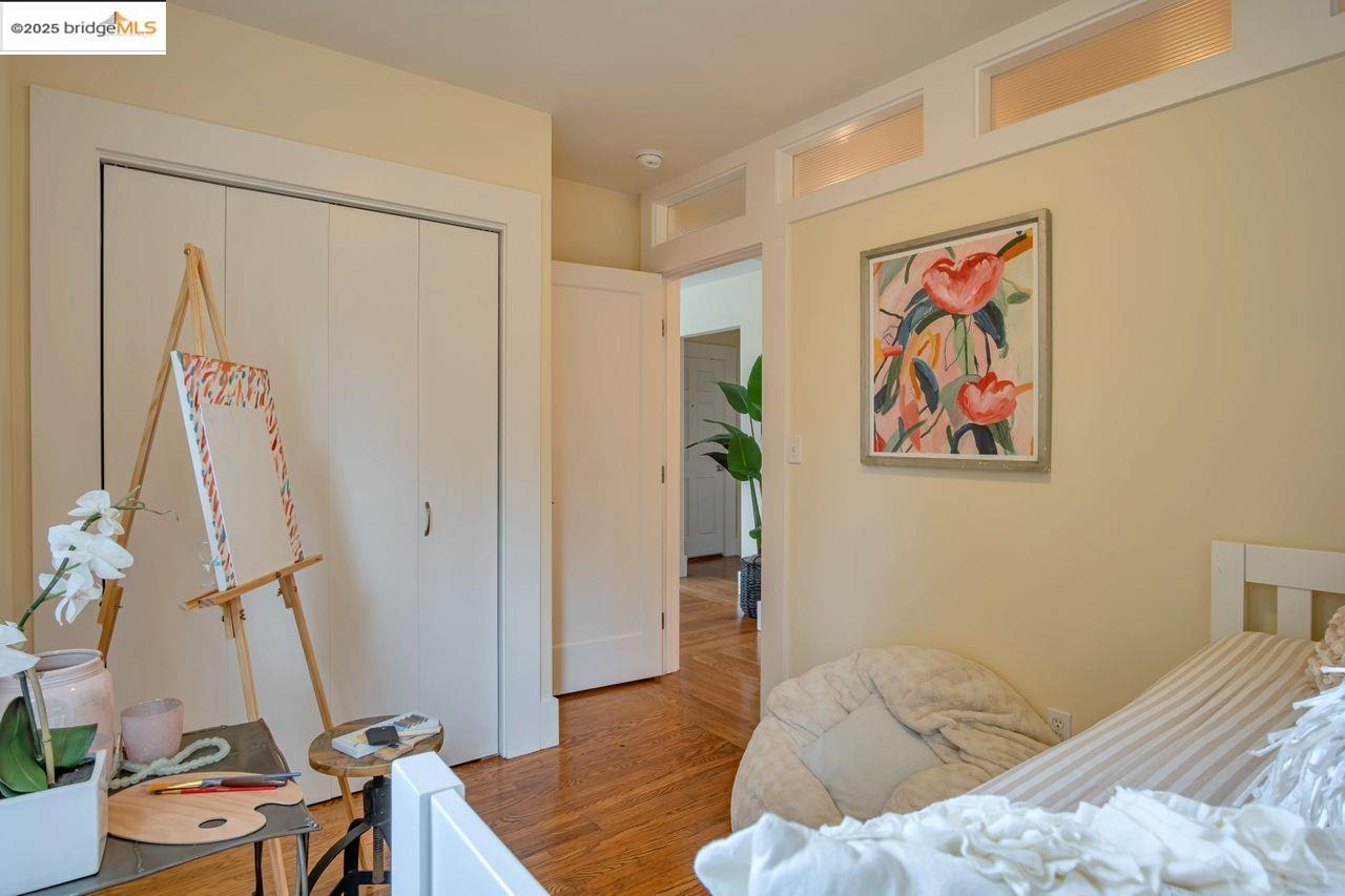 Oakland, California, 94609, United States, 2 Bedrooms Bedrooms, ,1 BathroomBathrooms,Residential,For Sale,1934711