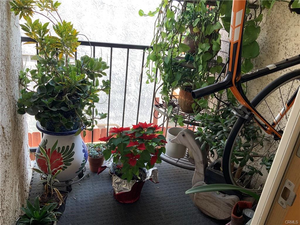 Glendale, California, 91203, United States, 1 Bedroom Bedrooms, ,1 BathroomBathrooms,Residential,For Sale,1969295