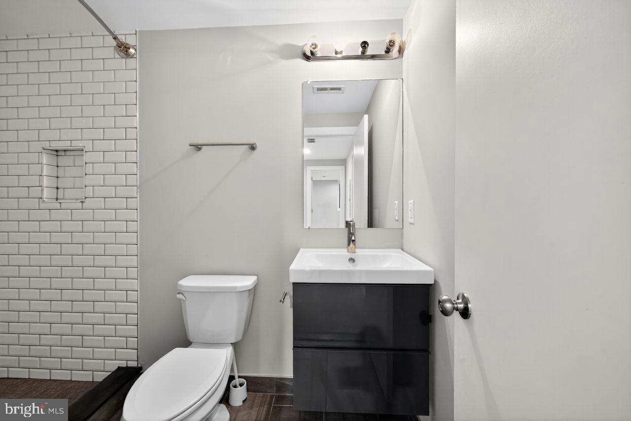 Philadelphia, Pennsylvania, 19146, United States, 4 Bedrooms Bedrooms, ,3 BathroomsBathrooms,Residential,For Sale,1960964