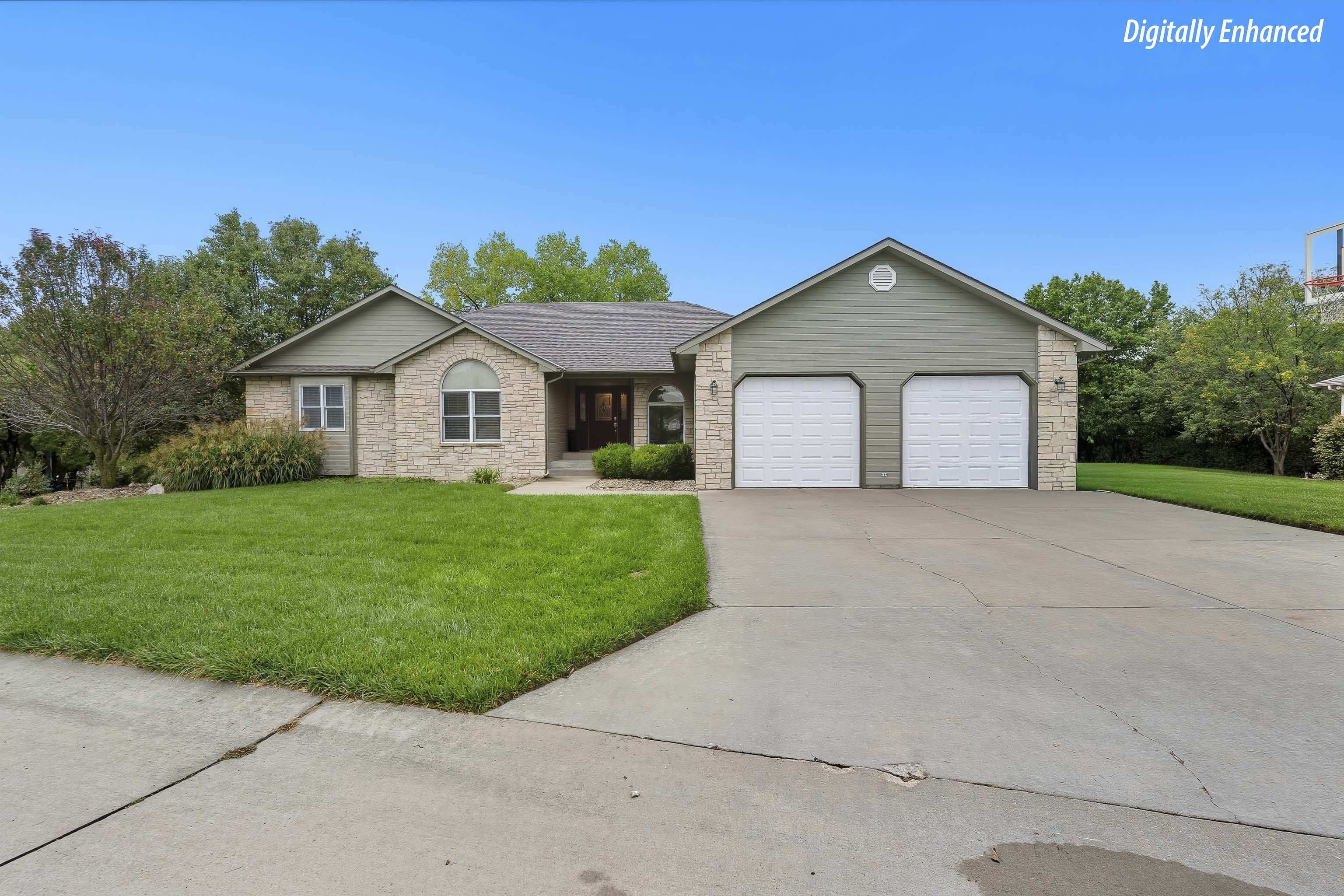 Manhattan, Kansas, 66502, United States, 5 Bedrooms Bedrooms, ,3 BathroomsBathrooms,Residential,For Sale,1960988