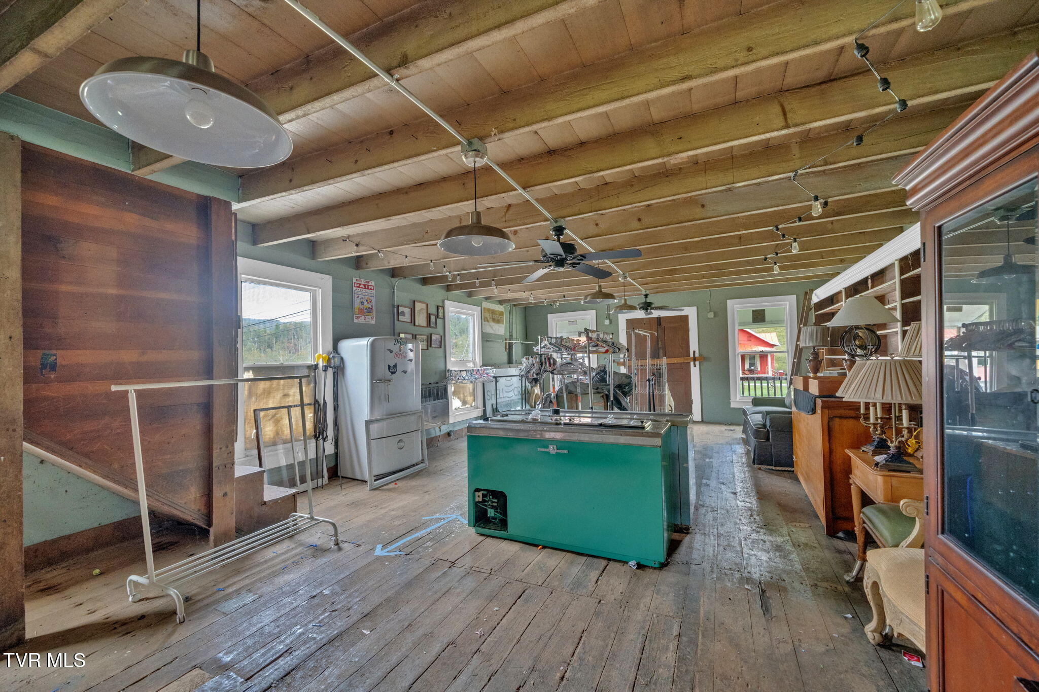 Roan Mountain, Tennessee, 37687, United States, 4 Bedrooms Bedrooms, ,2 BathroomsBathrooms,Residential,For Sale,2010992