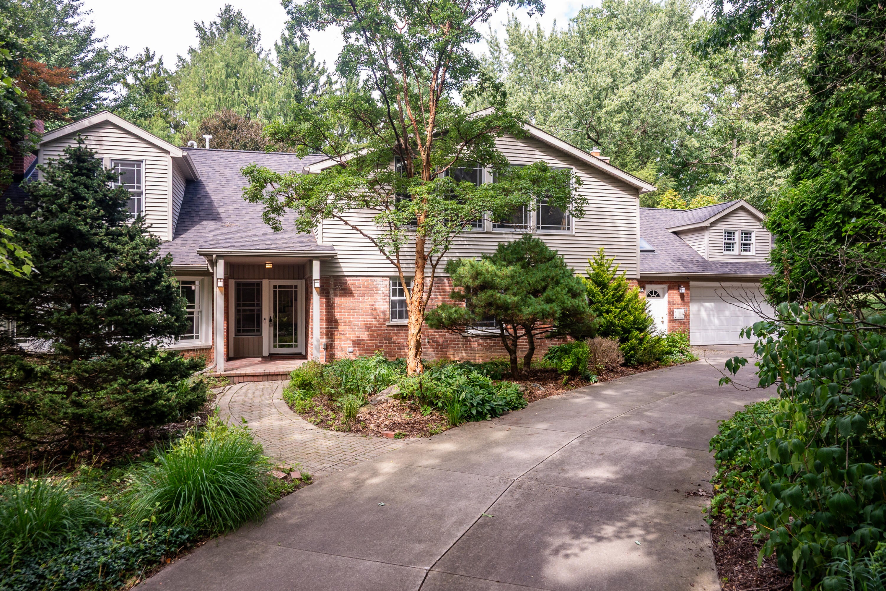 13 Mile Rd, Beverly Hills, MI 48025
