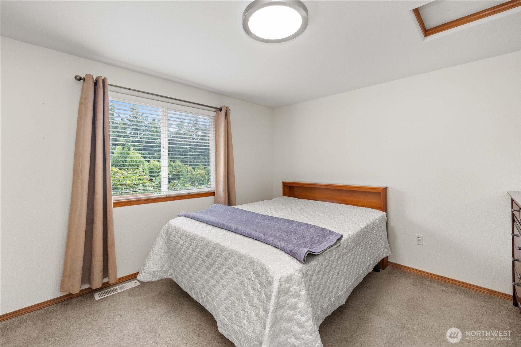 Everett, Washington, 98204, United States, 3 Bedrooms Bedrooms, ,3 BathroomsBathrooms,Residential,For Sale,1930415