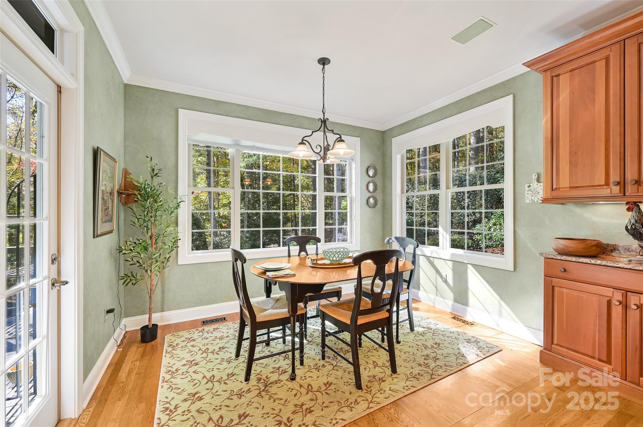 Hendersonville, North Carolina, 28739, United States, 4 Bedrooms Bedrooms, ,3 BathroomsBathrooms,Residential,For Sale,1992050