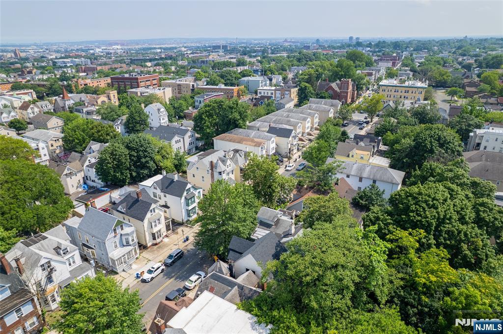 Newark, New Jersey, 07103, United States, 6 Bedrooms Bedrooms, ,3 BathroomsBathrooms,Residential,For Sale,1897498