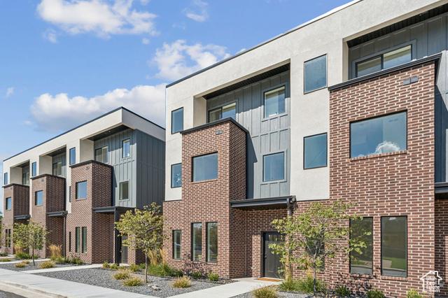 Bountiful, Utah, 84010, United States, 2 Bedrooms Bedrooms, ,4 BathroomsBathrooms,Residential,For Sale,1978609