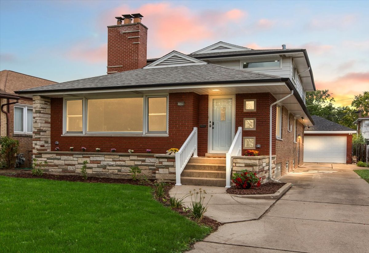 Evergreen Park, Illinois, 60805, United States, 5 Bedrooms Bedrooms, ,4 BathroomsBathrooms,Residential,For Sale,1972389