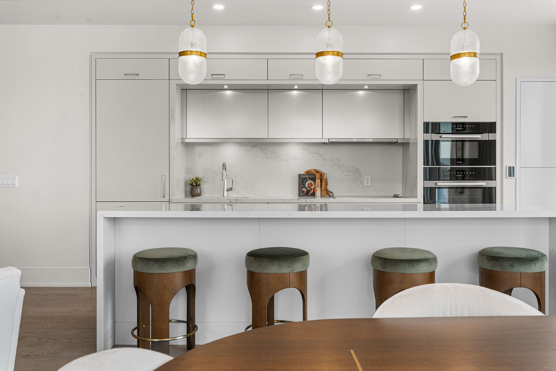  Refined Edenbridge Living - 物件實景