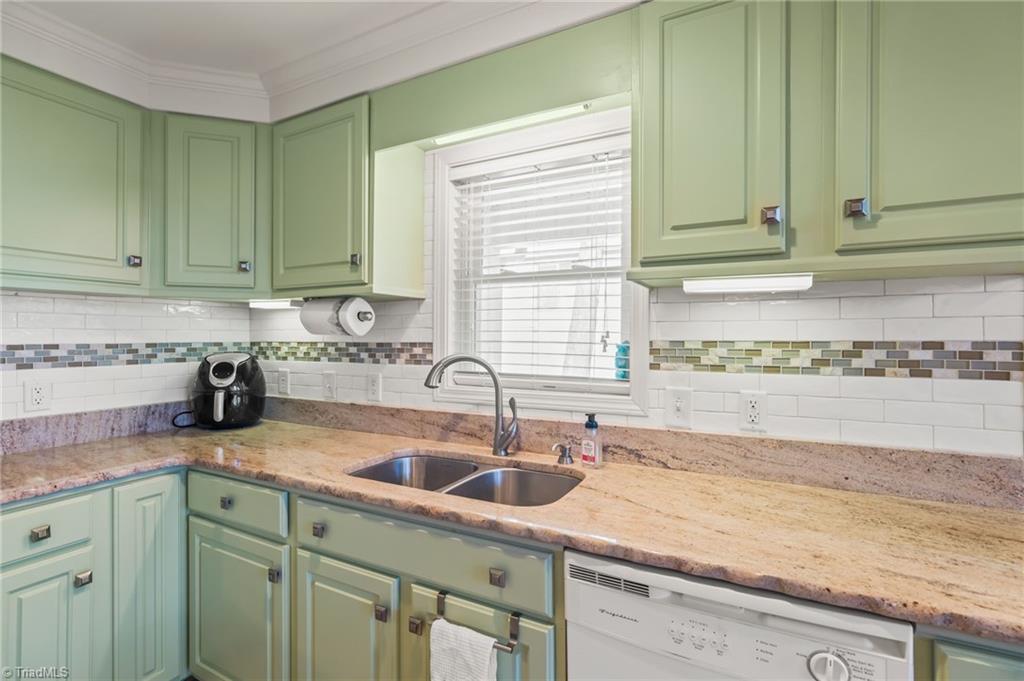 New London, North Carolina, 28127, United States, 3 Bedrooms Bedrooms, ,2 BathroomsBathrooms,Residential,For Sale,1991438