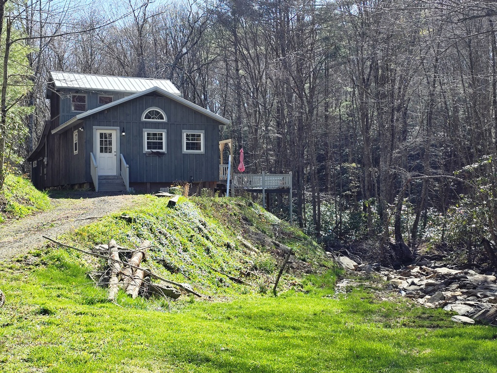 Lansing, North Carolina, 28643, United States, 1 Bedroom Bedrooms, ,1 BathroomBathrooms,Residential,For Sale,1974304